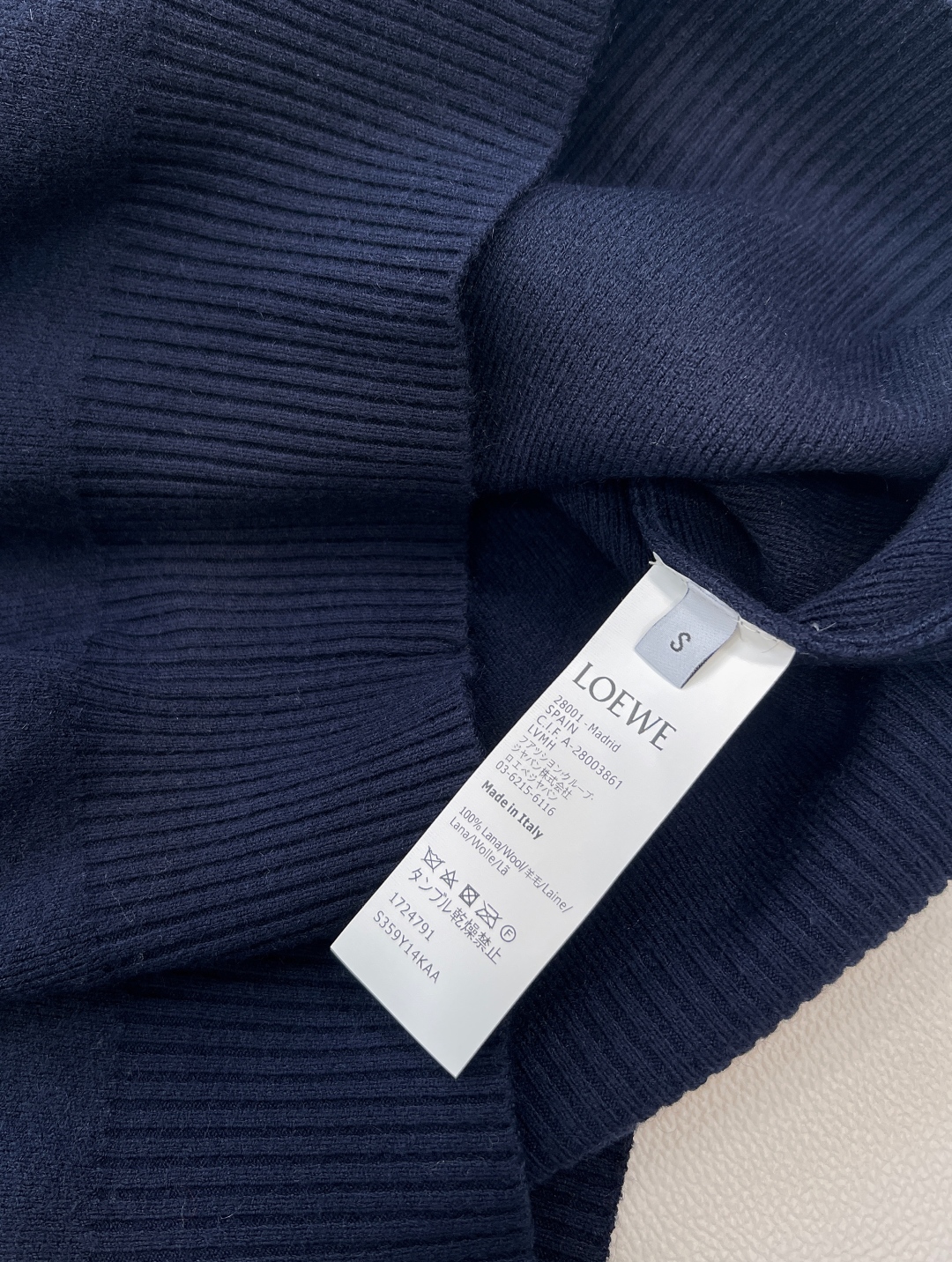 🆕Loewe2025新款连帽针织开衫，定制YB羊毛纱线织造，柔软亲肤，舒适弹力，连帽针织开衫剪裁，全开襟