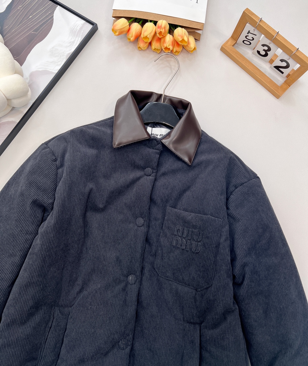 🆕Miumiu25Fw秋冬新款皮领落肩单排扣宽松棉服外套丨⚠独家高版出品！甄选复古质感的灯芯绒面料，软糯