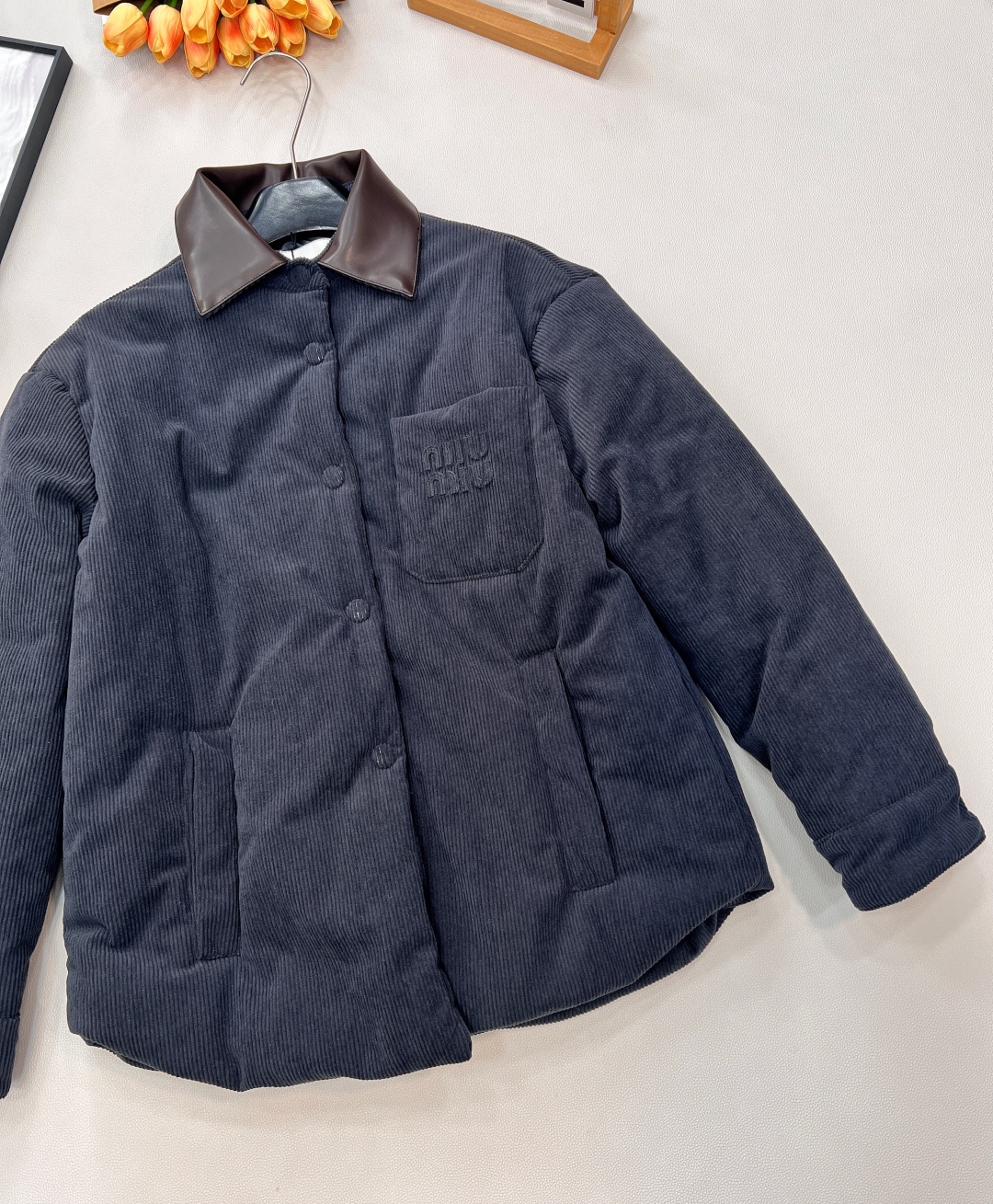 🆕Miumiu25Fw秋冬新款皮领落肩单排扣宽松棉服外套丨⚠独家高版出品！甄选复古质感的灯芯绒面料，软糯