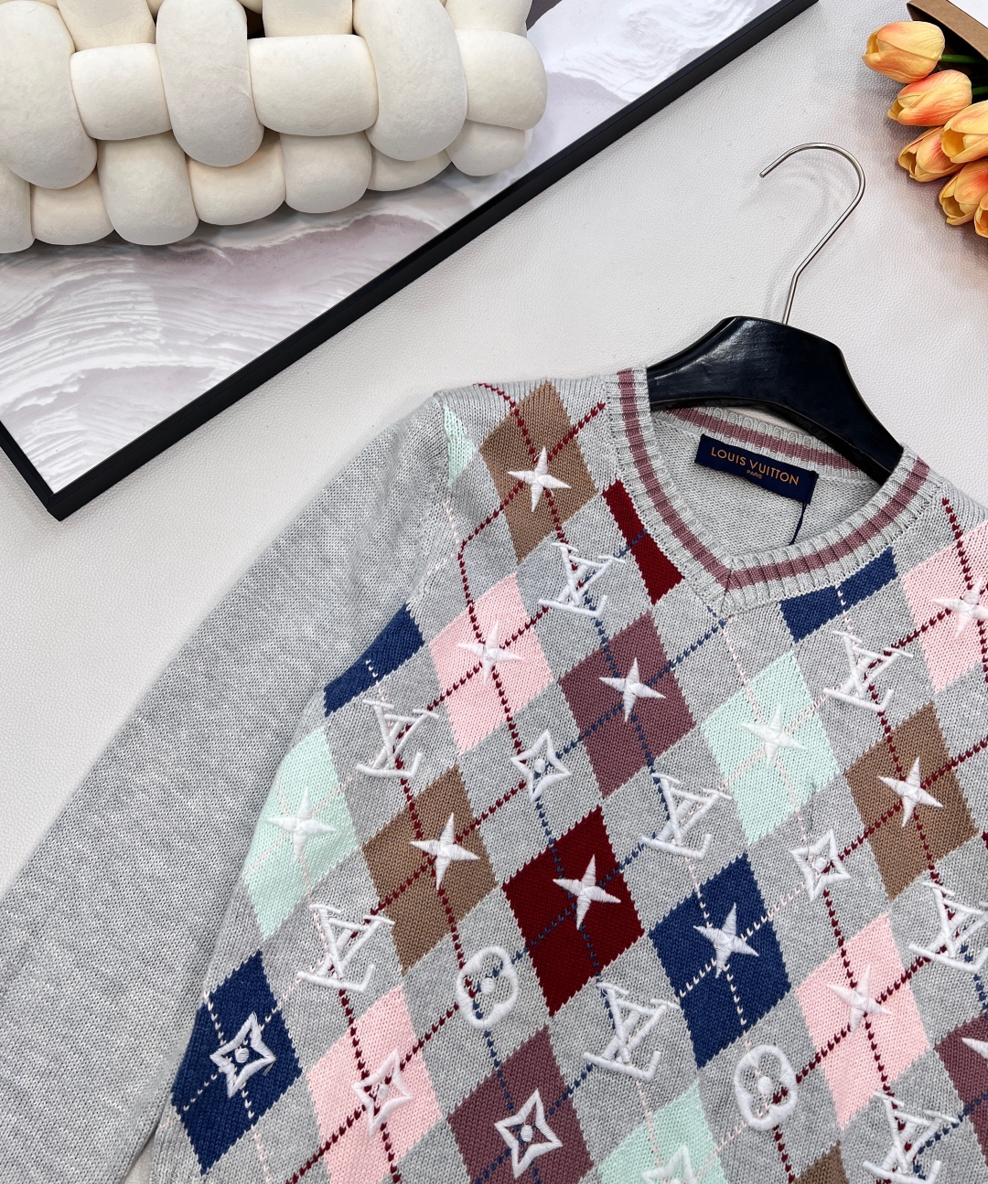 🆕Louis vuitton2025新款菱格刺绣针织套头毛衣，定制YB羊毛纱线织造，质感细腻，穿搭舒适，