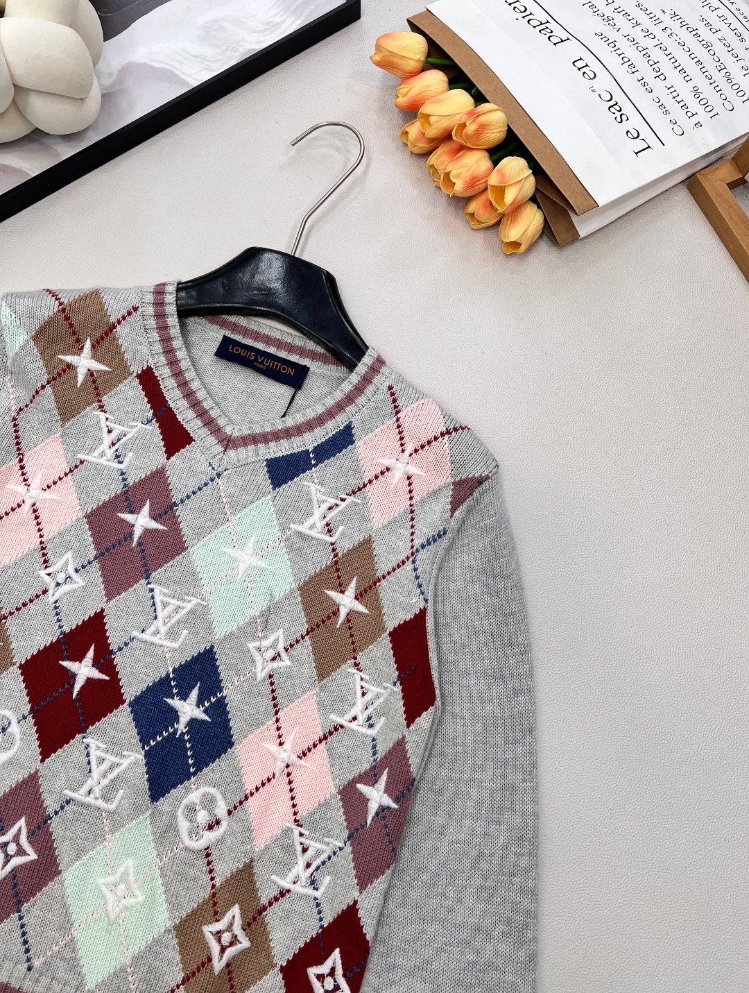 🆕Louis vuitton2025新款菱格刺绣针织套头毛衣，定制YB羊毛纱线织造，质感细腻，穿搭舒适，