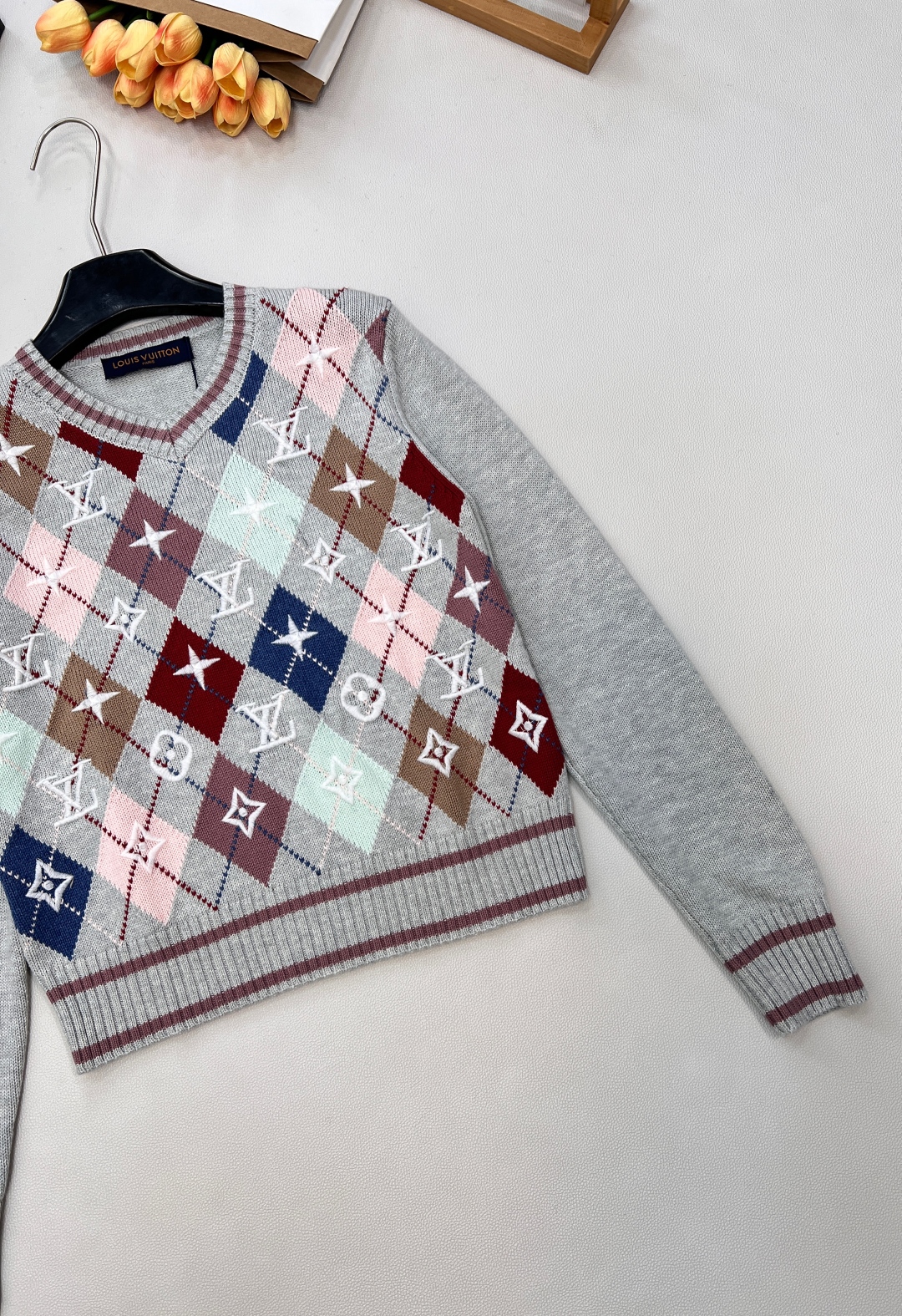 🆕Louis vuitton2025新款菱格刺绣针织套头毛衣，定制YB羊毛纱线织造，质感细腻，穿搭舒适，