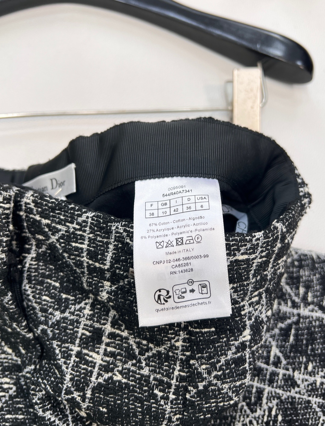 🆕 DIOR 25早春系列戴妃藤格纹粗花呢裤裙——经典重塑,优雅进阶—— 🌊 灵感定格 · 法式浪漫邂逅