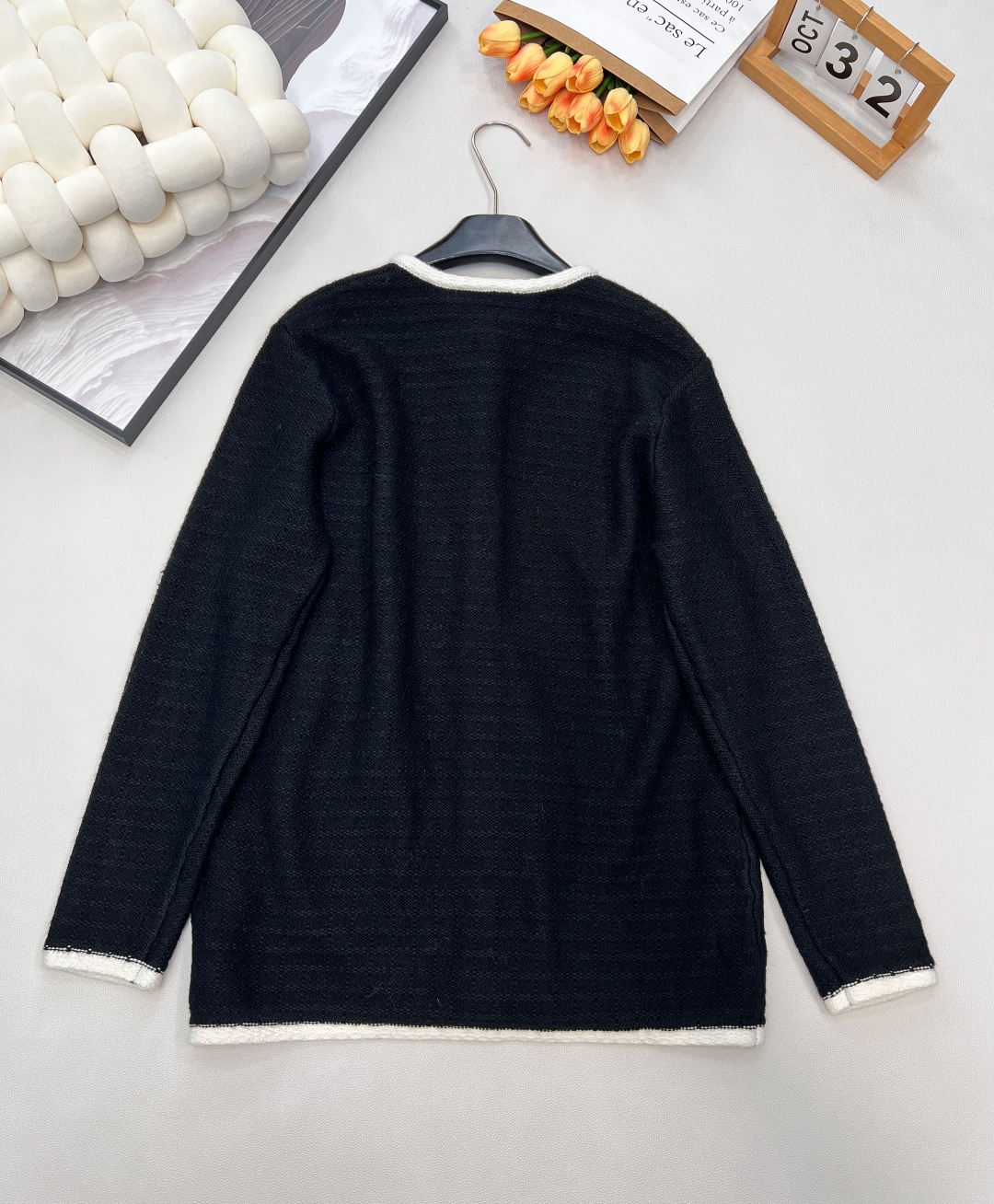 🆕Gucci 2025新款针织圆领开衫。定制的羊毛纱线，细腻针织纹理为笔，在衣身织就质感底色，圆领设计简