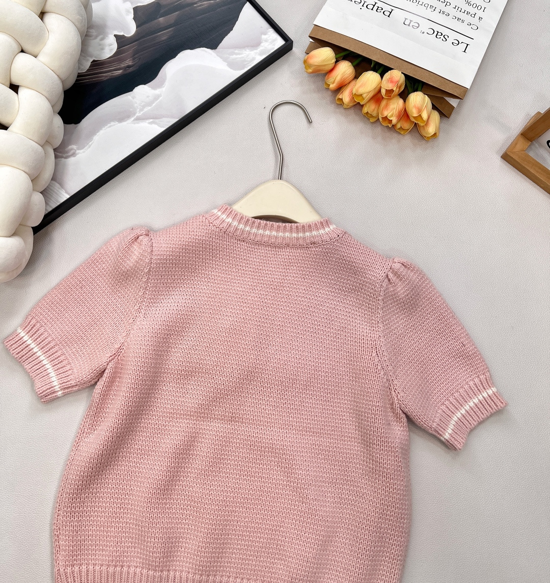 🆕Dior26Ss早春新款粉嫩限定爱心刺绣短袖针织衫丨⚠独家yb开发！高版出品！樱花粉针织面料，自带柔和