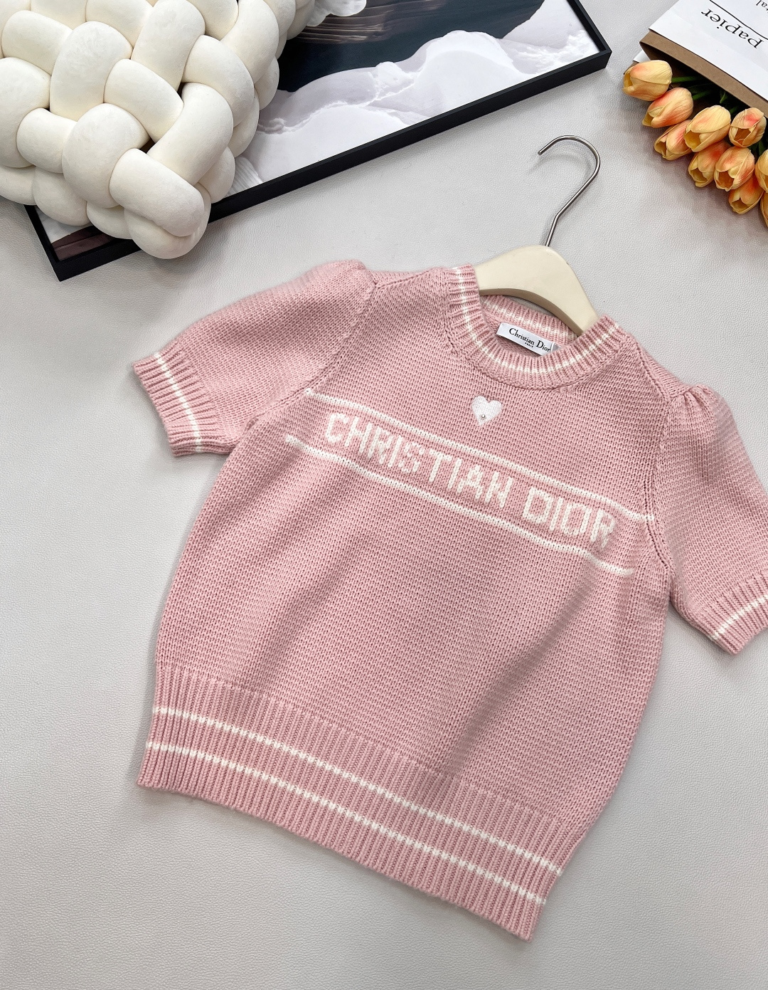 🆕Dior26Ss早春新款粉嫩限定爱心刺绣短袖针织衫丨⚠独家yb开发！高版出品！樱花粉针织面料，自带柔和