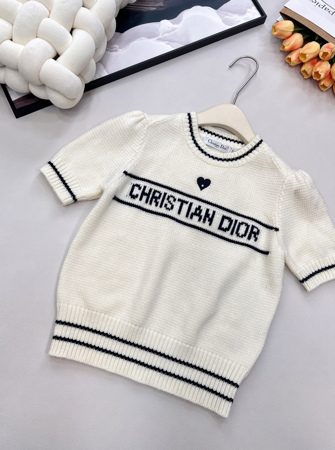 🆕Dior26Ss早春新款粉嫩限定爱心刺绣短袖针织衫丨⚠独家yb开发！高版出品！樱花粉针织面料，自带柔和