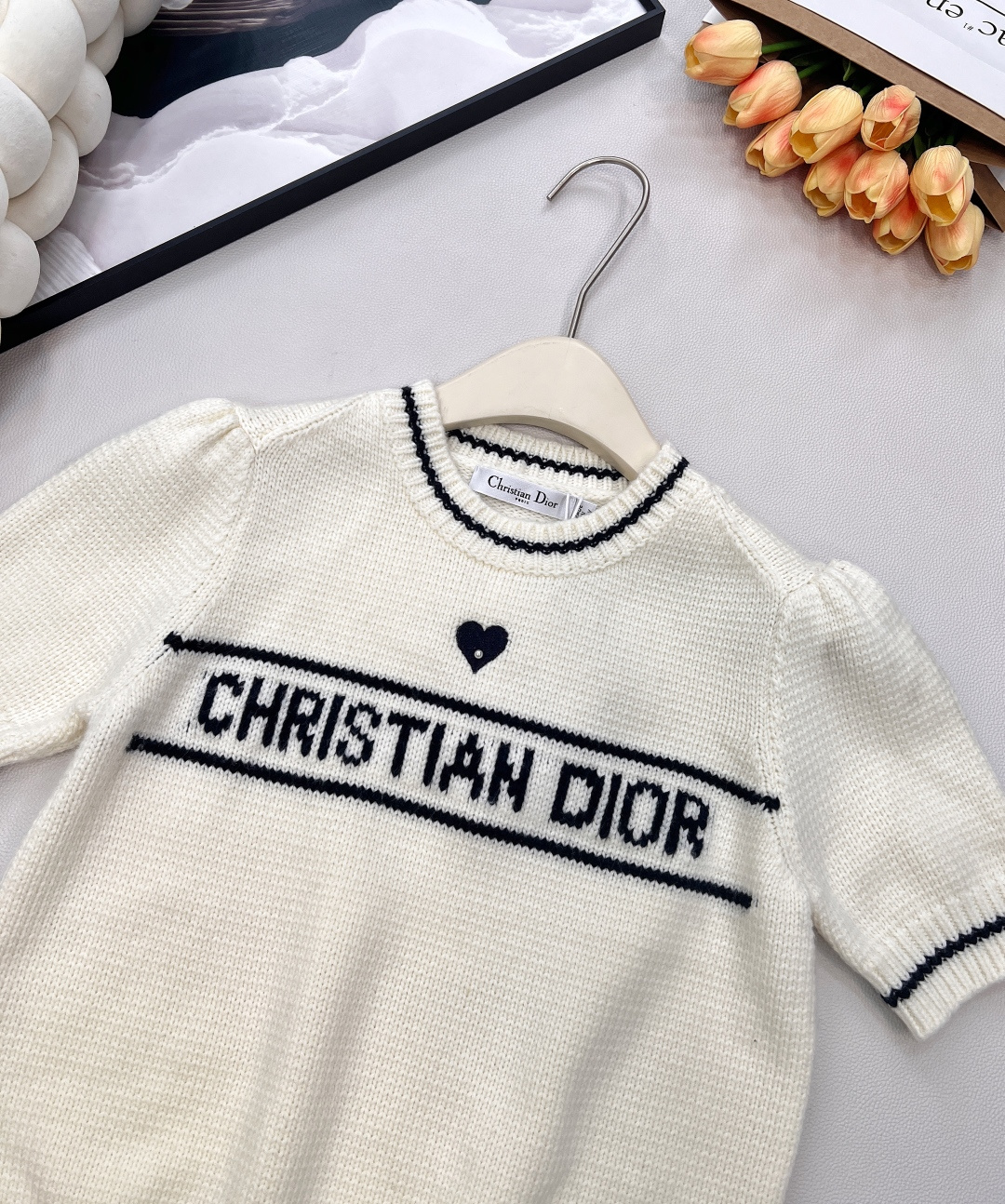 🆕Dior26Ss早春新款粉嫩限定爱心刺绣短袖针织衫丨⚠独家yb开发！高版出品！樱花粉针织面料，自带柔和