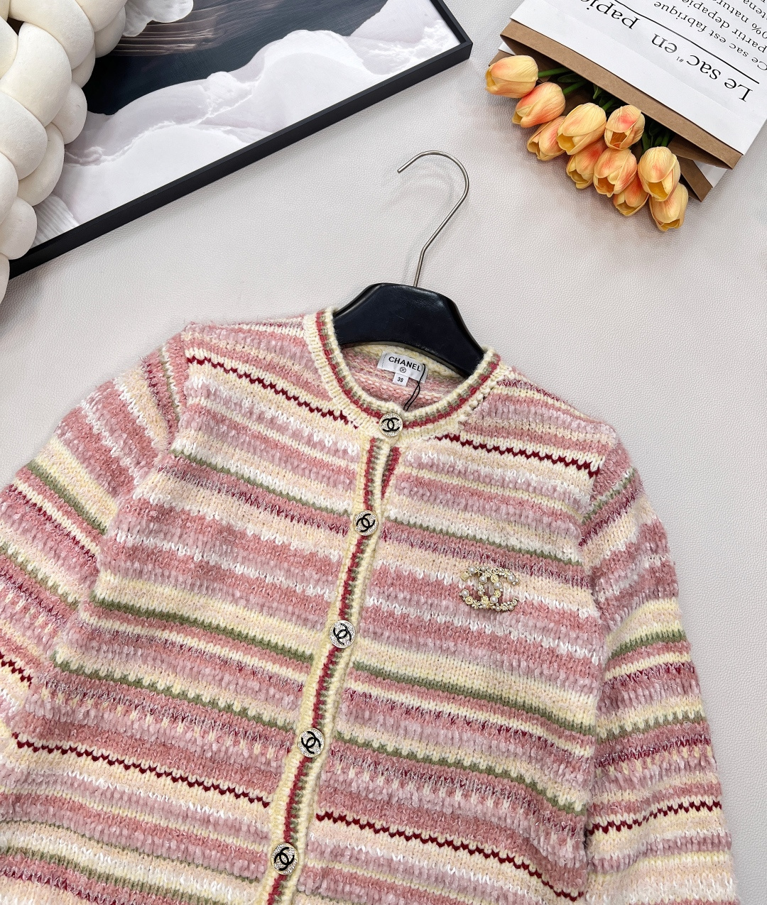 🆕Chanel新款撞色条纹圆领针织开衫，定制YB多色纱线织造 不同材质融入 质感高级 细腻柔软 圆领针织