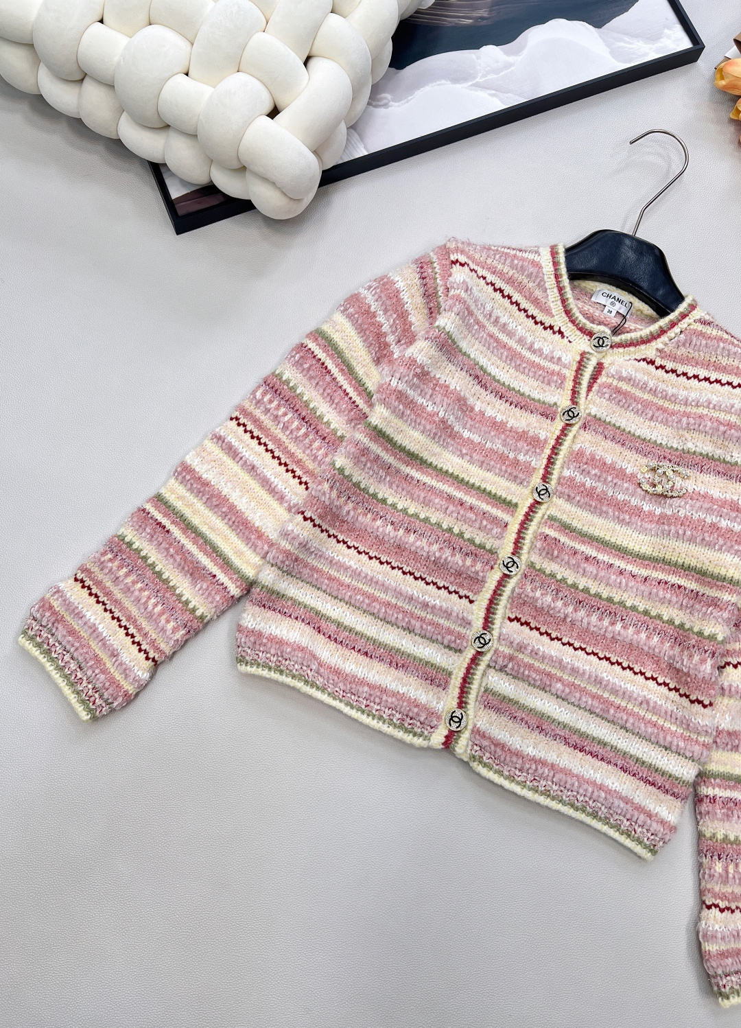 🆕Chanel新款撞色条纹圆领针织开衫，定制YB多色纱线织造 不同材质融入 质感高级 细腻柔软 圆领针织