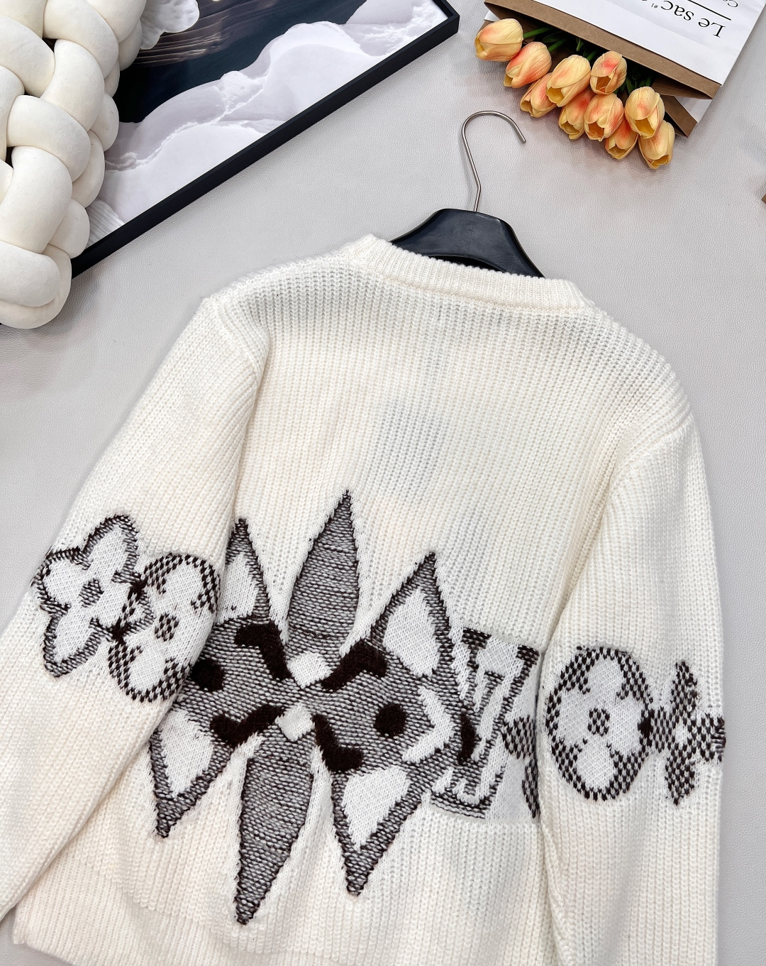 🆕LOUIS VUITTON秋冬新款圆领长袖毛衣,高级设计感拉满，百搭不挑人，软糯亲肤的高级面料打造，触