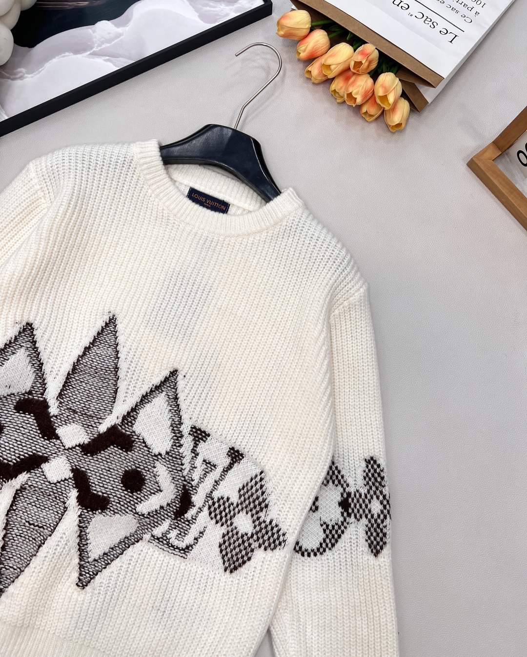🆕LOUIS VUITTON秋冬新款圆领长袖毛衣,高级设计感拉满，百搭不挑人，软糯亲肤的高级面料打造，触