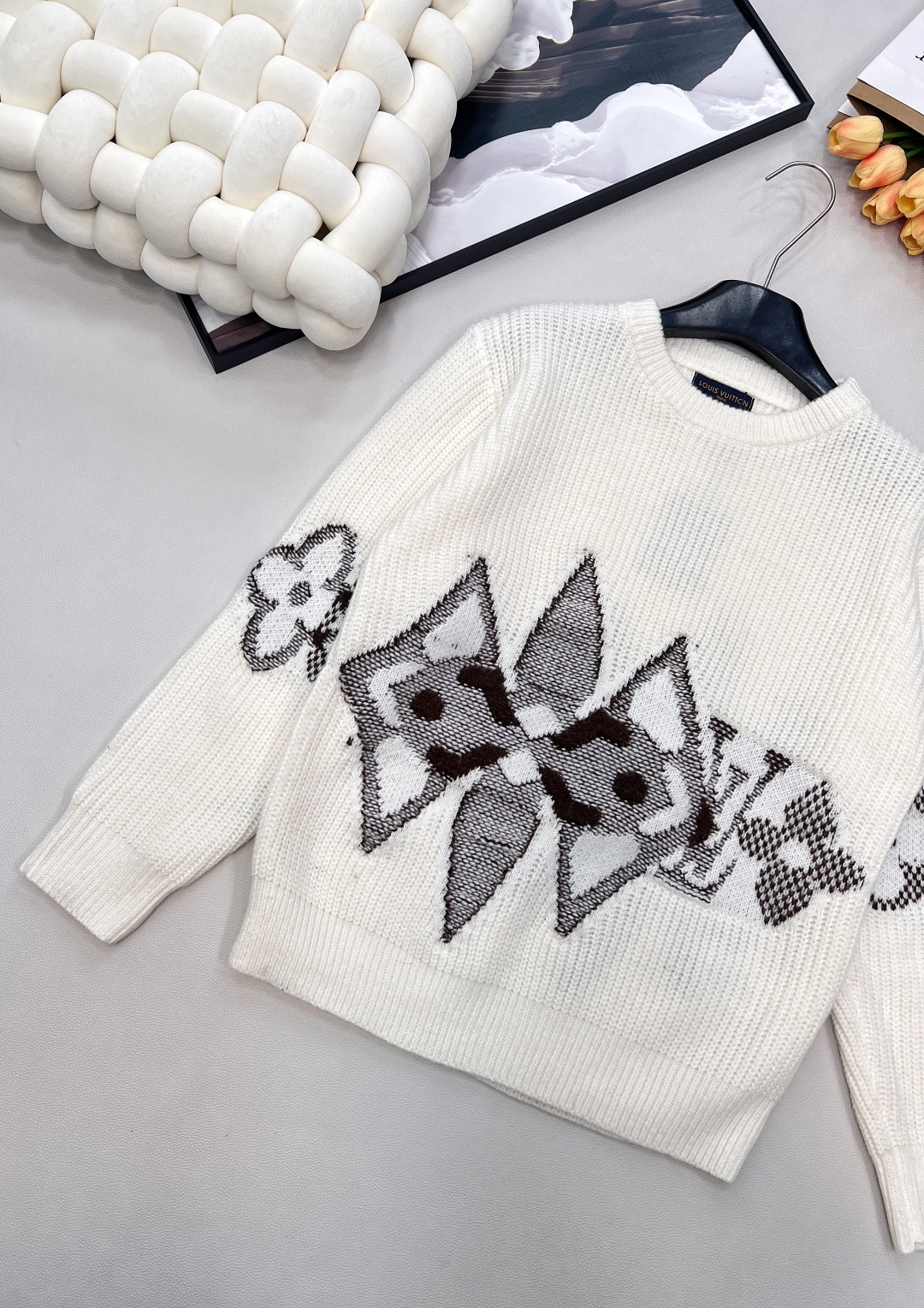 🆕LOUIS VUITTON秋冬新款圆领长袖毛衣,高级设计感拉满，百搭不挑人，软糯亲肤的高级面料打造，触