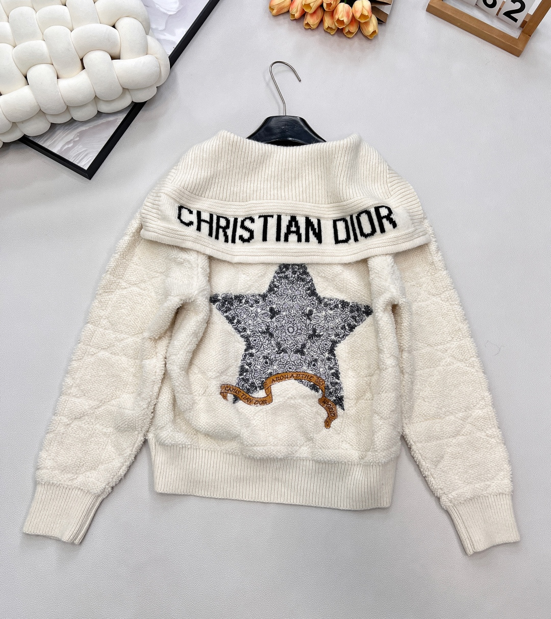 🆕Dior秋冬新品海军大翻领开衫毛衣超级火爆经典系列来，经典藤条纹纹路清晰 毛绒紧密厚实 宽松廓形 简约