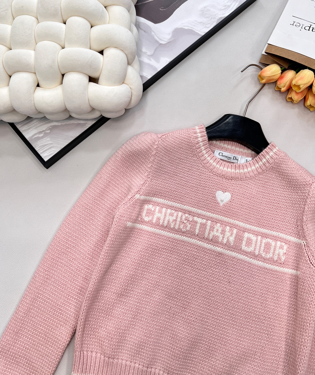 🆕Dior 爱心刺绣字母提花长袖针织毛衣⭐️学院风迪奥新系列单品 采用德国🇩🇪进口机织出！面料细嫩柔滑 