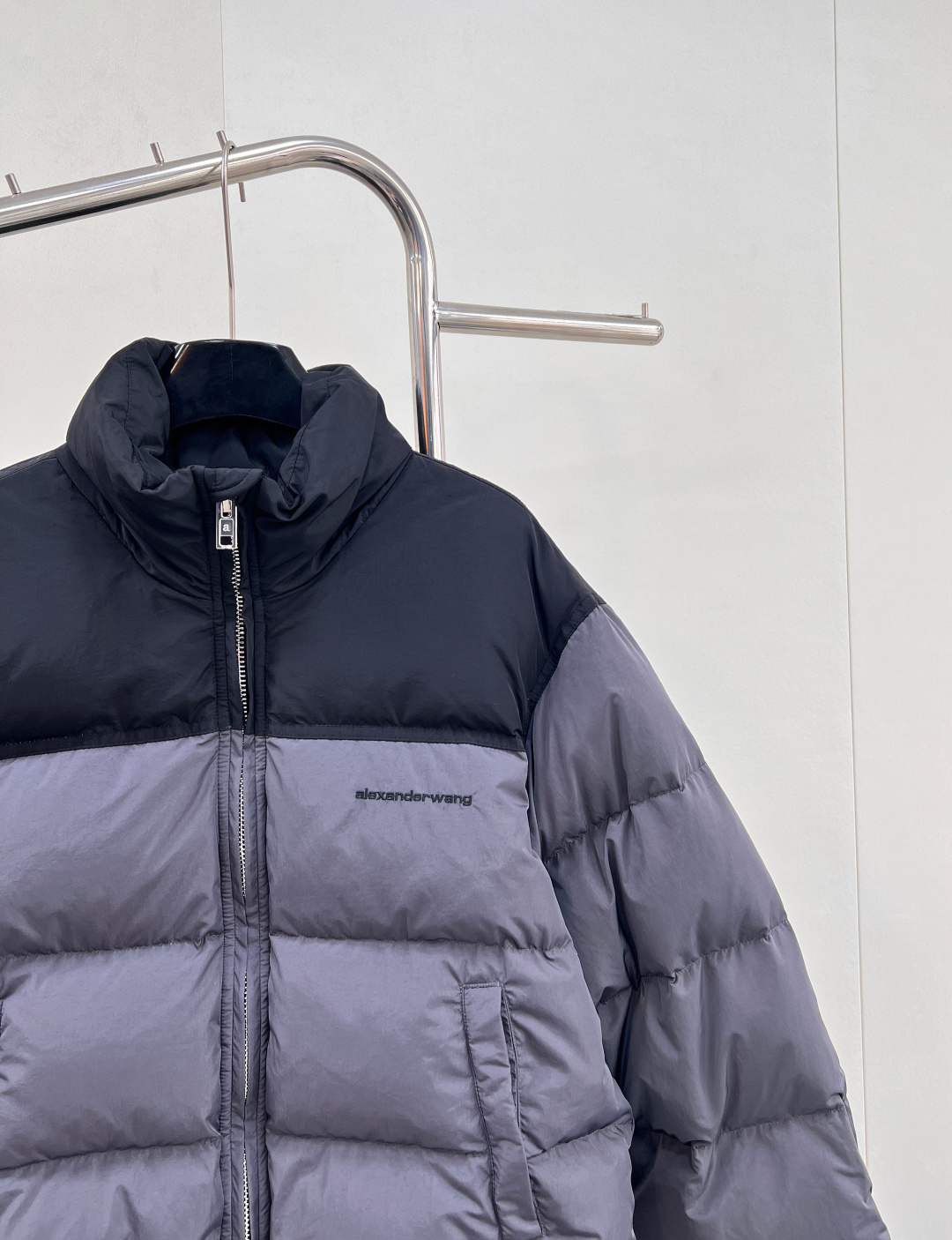 🆕Alexander wang2025新款拼色长方压纹立领羽绒服，定制YB进口再生尼龙材质，白鸭绒填充内