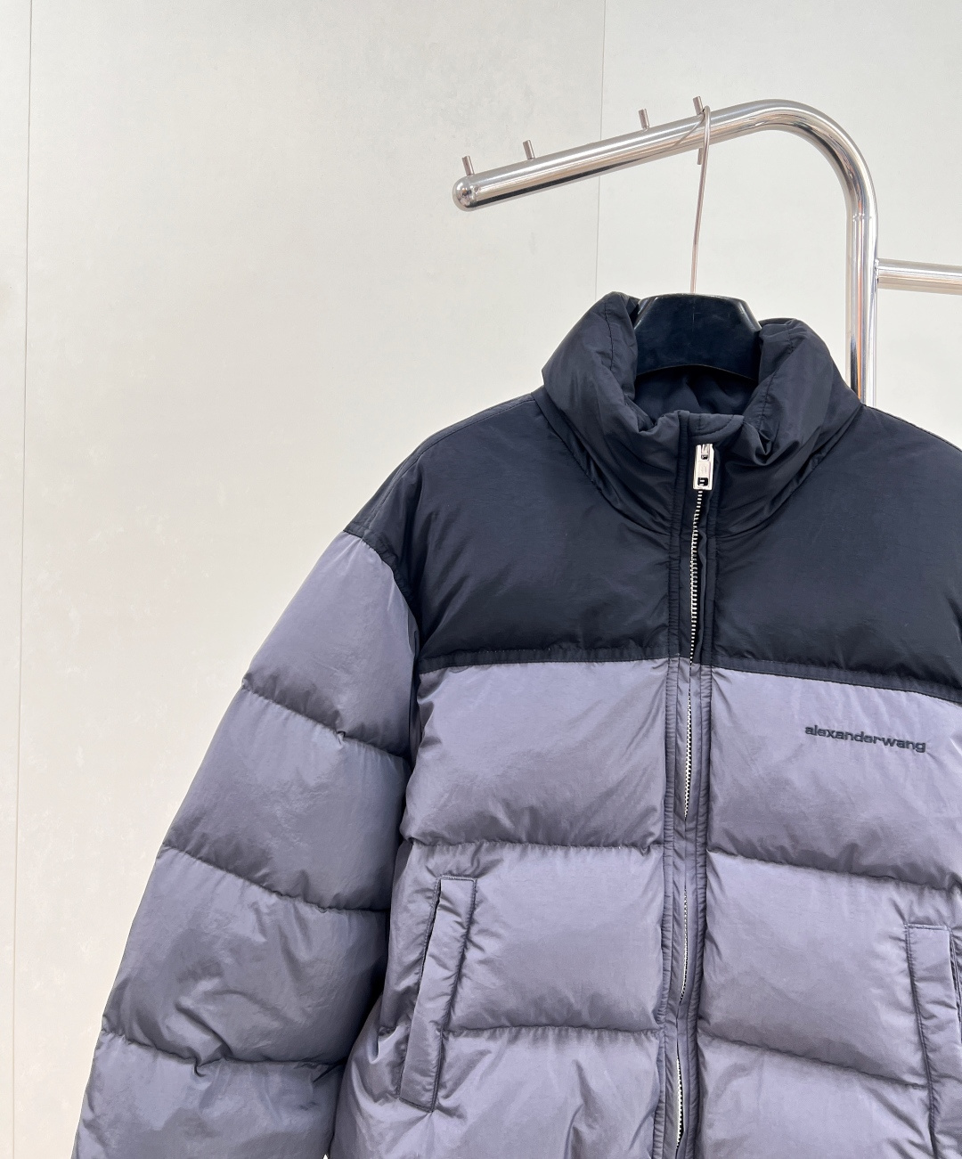 🆕Alexander wang2025新款拼色长方压纹立领羽绒服，定制YB进口再生尼龙材质，白鸭绒填充内