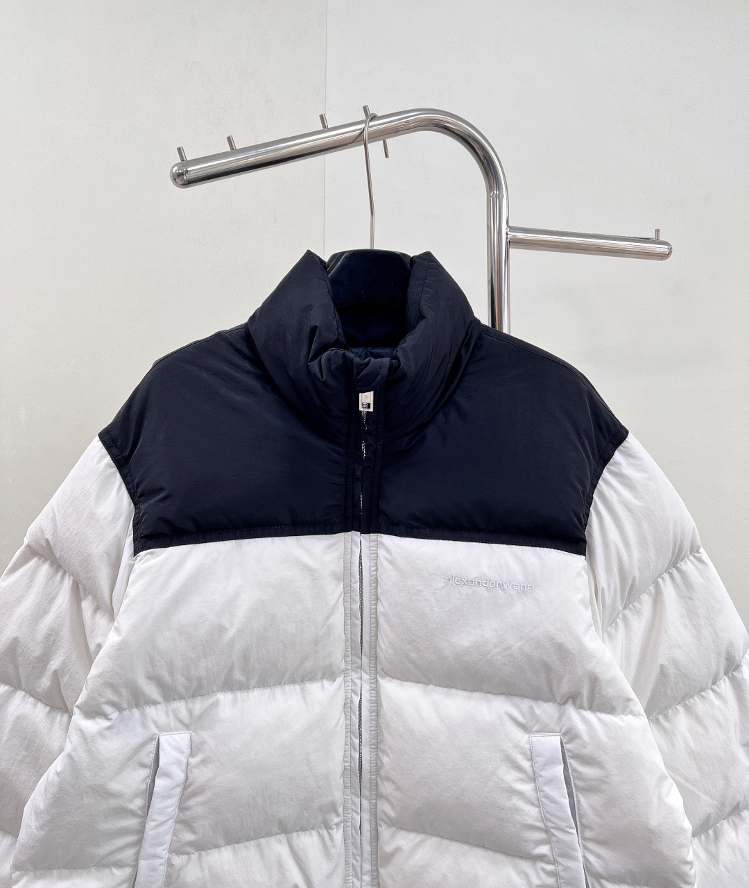 🆕Alexander wang2025新款拼色长方压纹立领羽绒服，定制YB进口再生尼龙材质，白鸭绒填充内