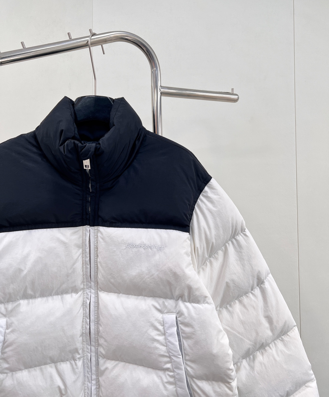 🆕Alexander wang2025新款拼色长方压纹立领羽绒服，定制YB进口再生尼龙材质，白鸭绒填充内