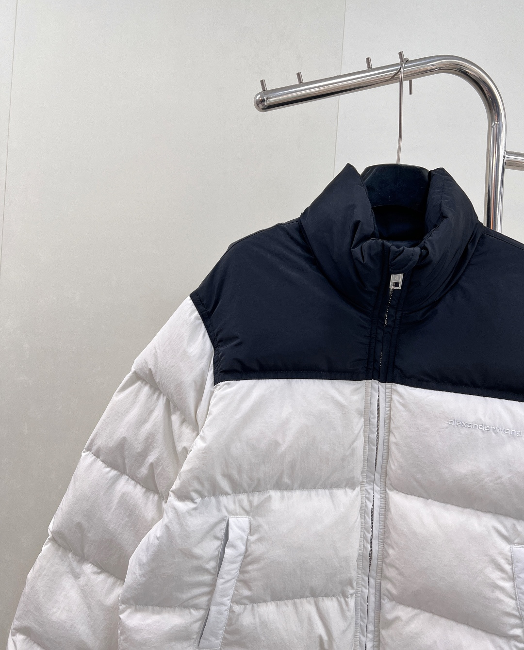 🆕Alexander wang2025新款拼色长方压纹立领羽绒服，定制YB进口再生尼龙材质，白鸭绒填充内