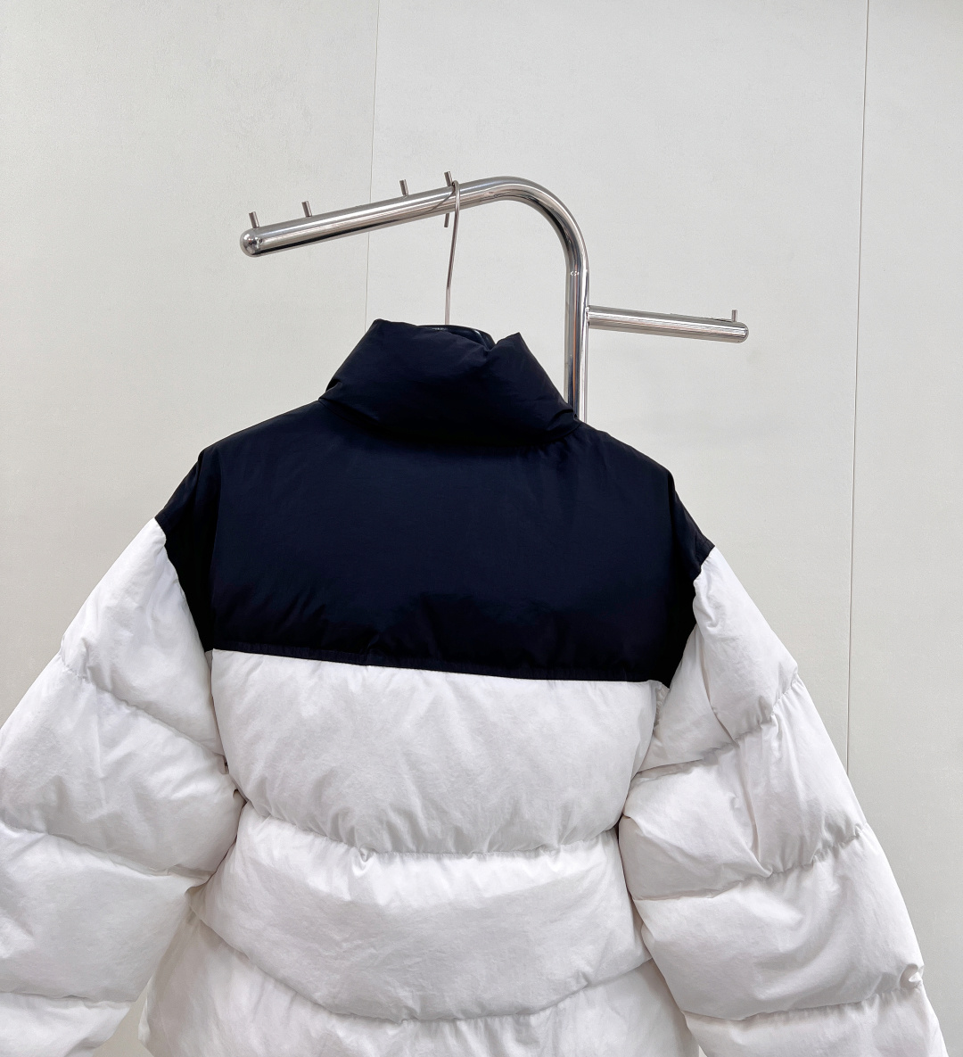 🆕Alexander wang2025新款拼色长方压纹立领羽绒服，定制YB进口再生尼龙材质，白鸭绒填充内