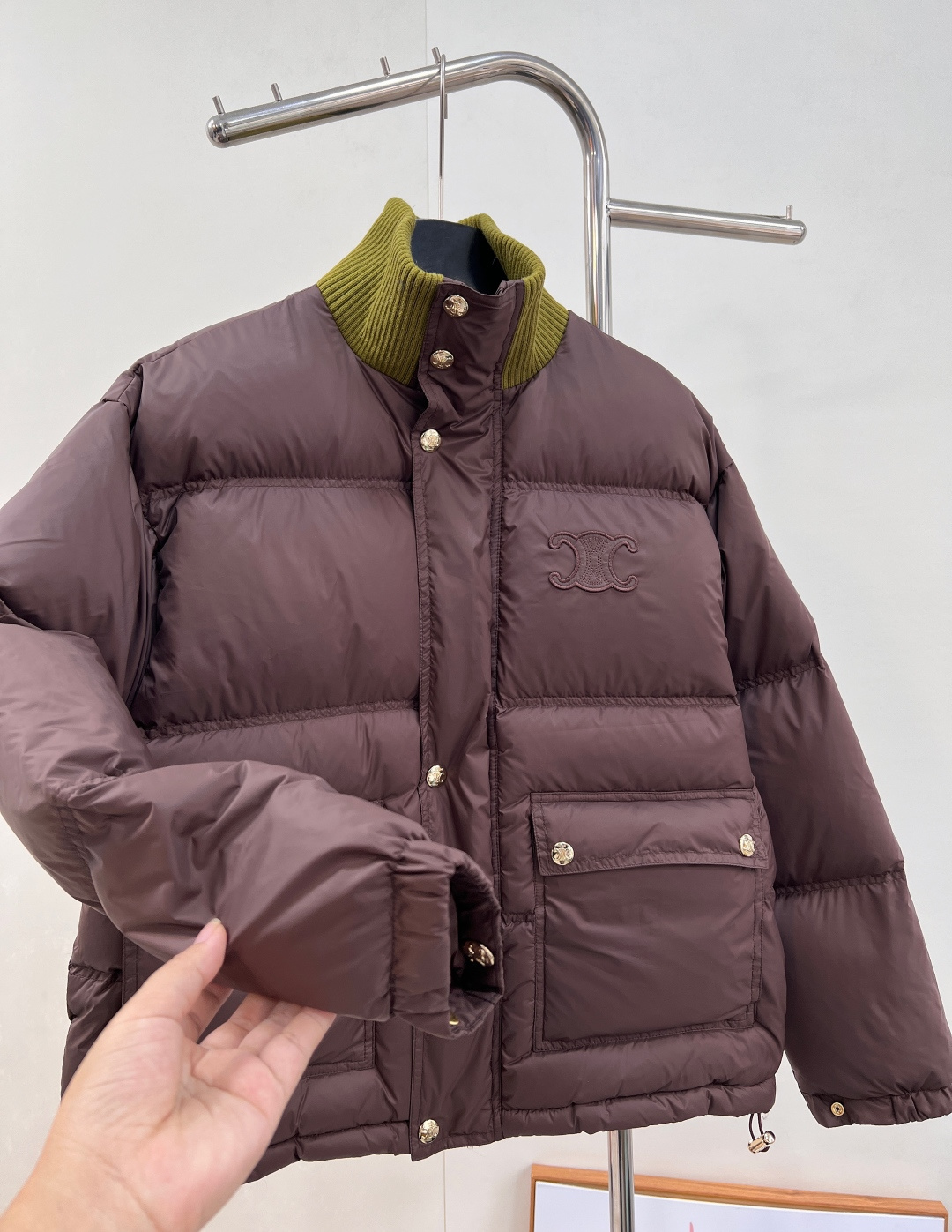 🆕Celine2025新款立领羽绒棉服，定制YB防风防水尼龙材质，羽绒棉填充内里，整件轻盈保暖 领边针织