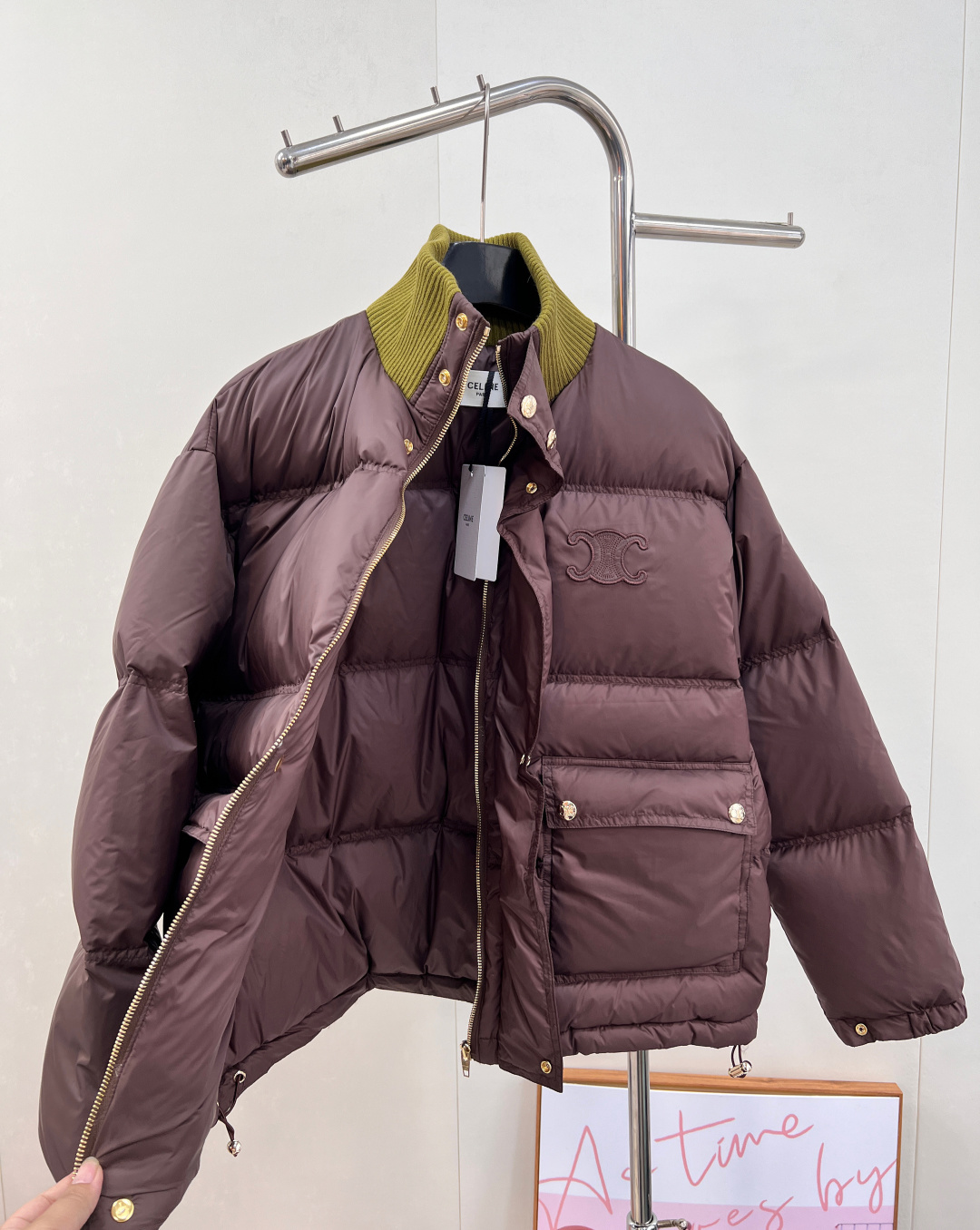 🆕Celine2025新款立领羽绒棉服，定制YB防风防水尼龙材质，羽绒棉填充内里，整件轻盈保暖 领边针织