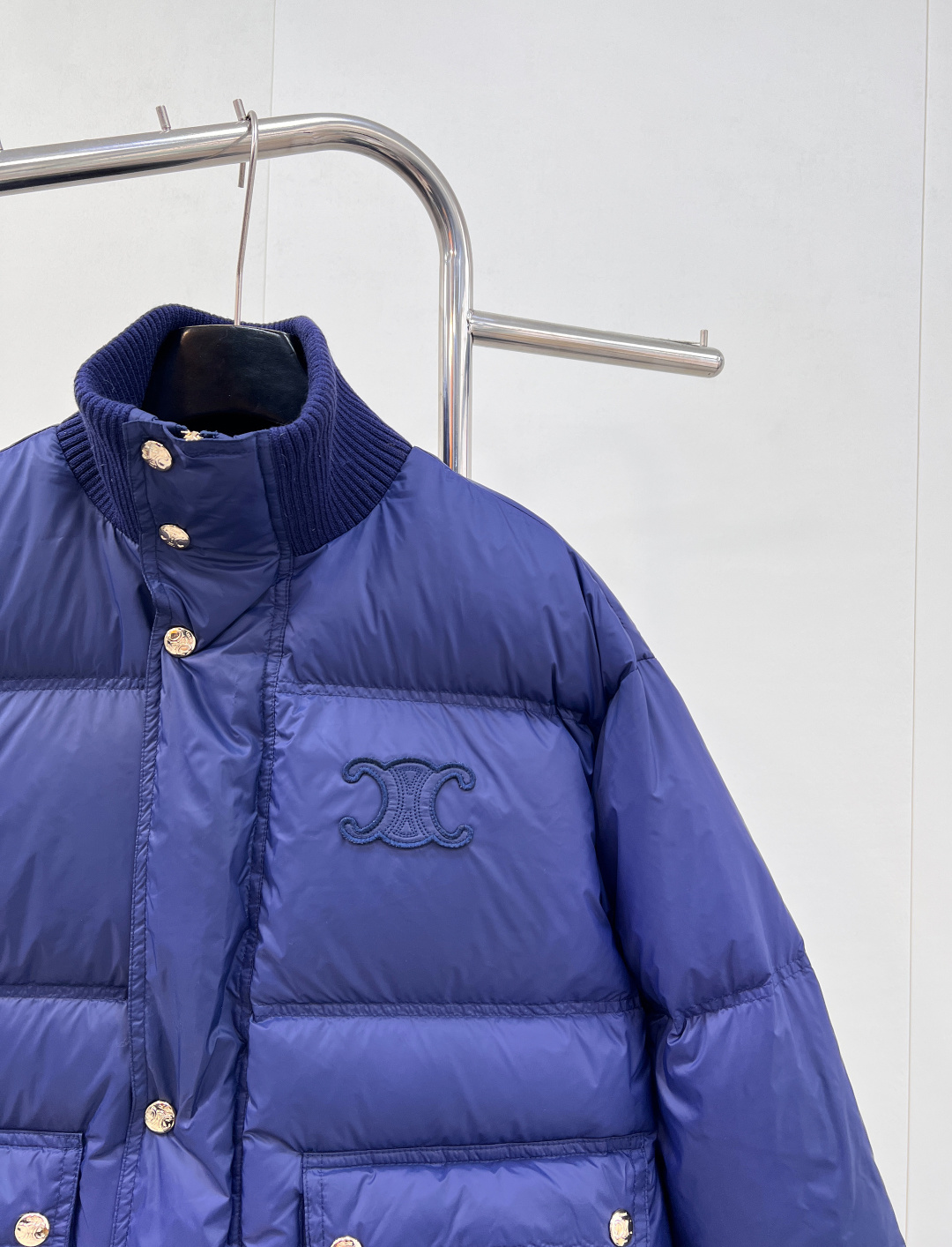 🆕Celine2025新款立领羽绒棉服，定制YB防风防水尼龙材质，羽绒棉填充内里，整件轻盈保暖 领边针织