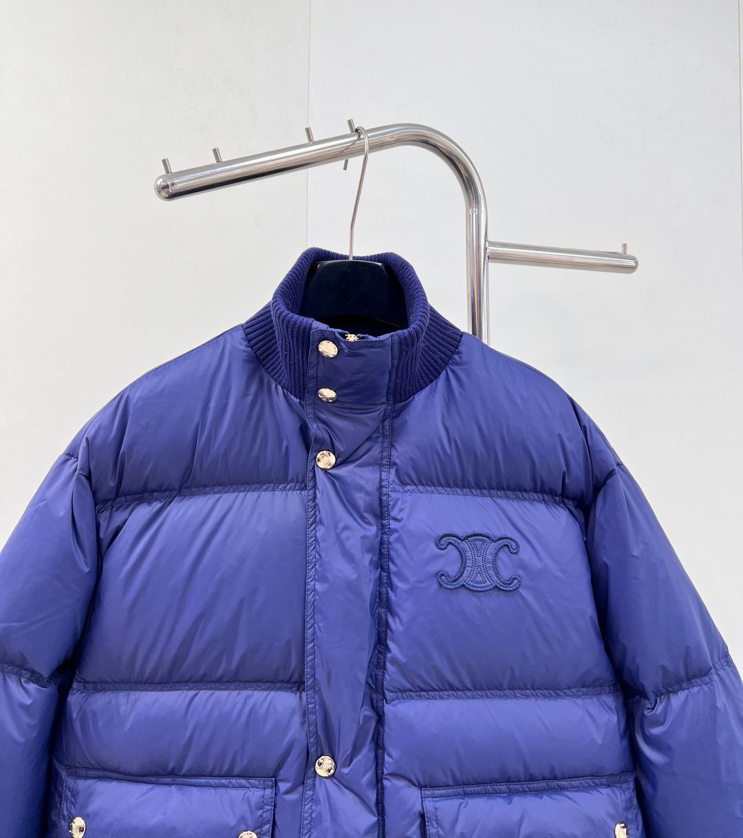 🆕Celine2025新款立领羽绒棉服，定制YB防风防水尼龙材质，羽绒棉填充内里，整件轻盈保暖 领边针织