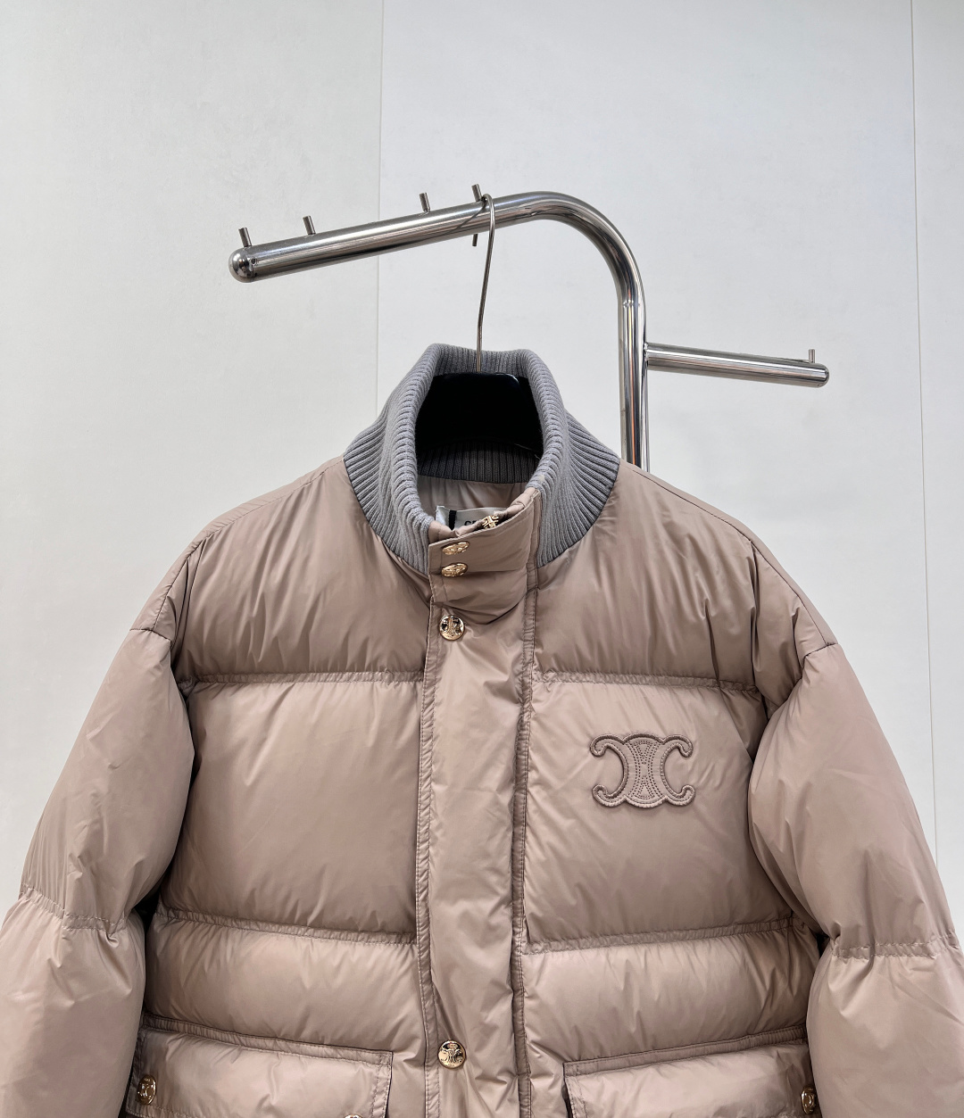 🆕Celine2025新款立领羽绒棉服，定制YB防风防水尼龙材质，羽绒棉填充内里，整件轻盈保暖 领边针织