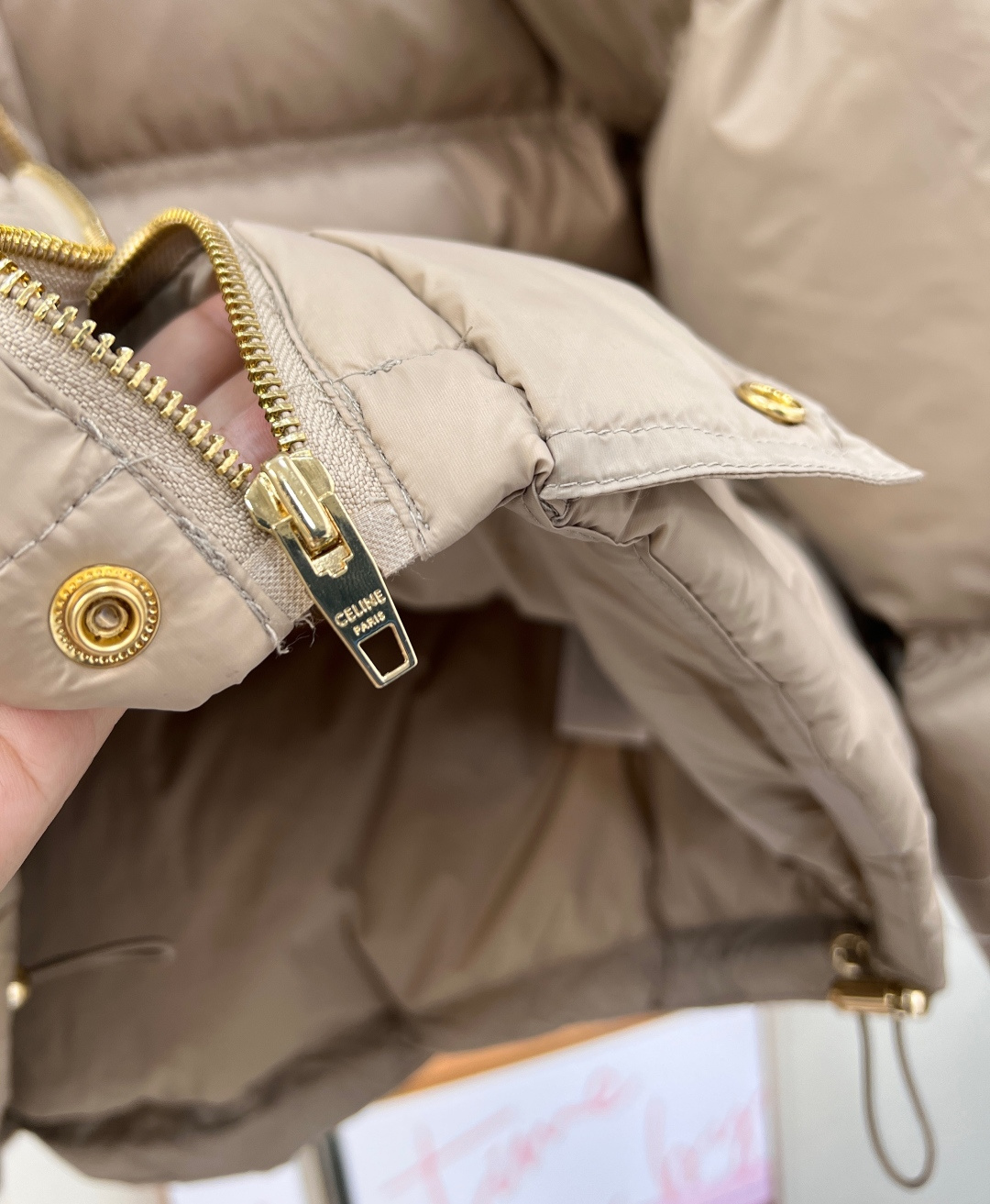 🆕Celine2025新款立领羽绒棉服，定制YB防风防水尼龙材质，羽绒棉填充内里，整件轻盈保暖 领边针织