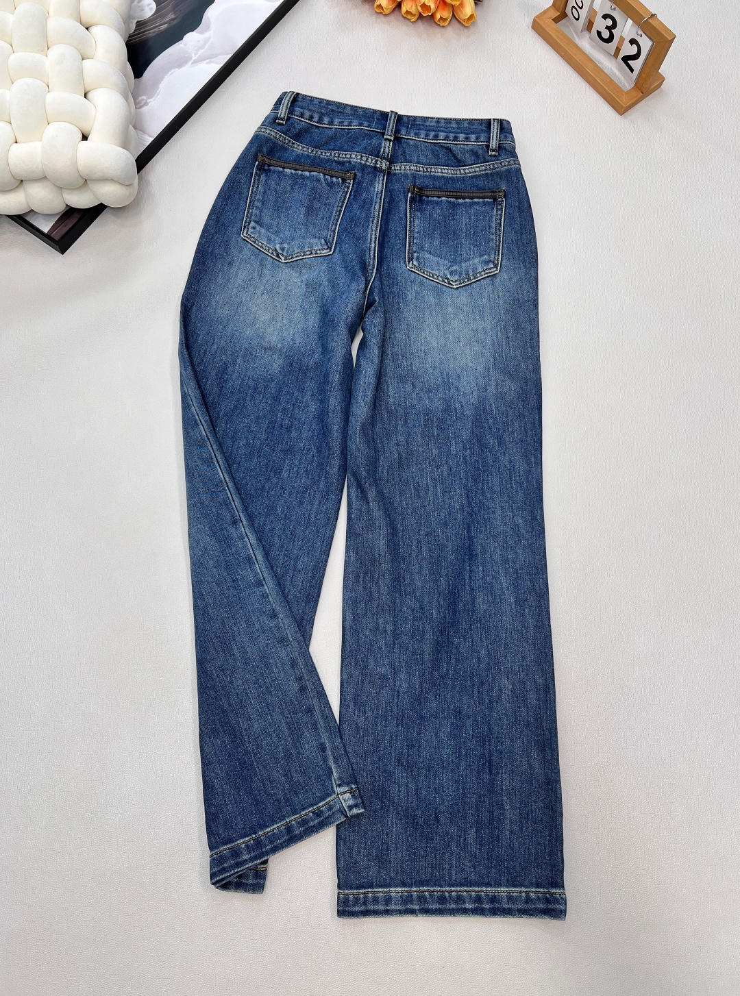 🆕CHANEL新款小香风-冬季抓毛加绒直筒牛仔裤👖秋冬必备系列，采用原色酵母复古怀旧水洗工艺精选进口牛仔