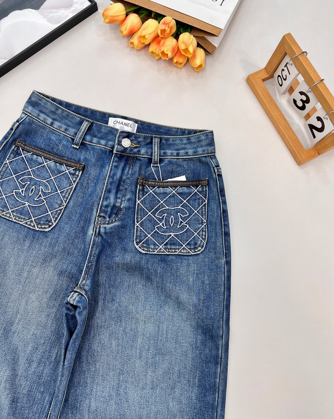 🆕CHANEL新款小香风-冬季抓毛加绒直筒牛仔裤👖秋冬必备系列，采用原色酵母复古怀旧水洗工艺精选进口牛仔