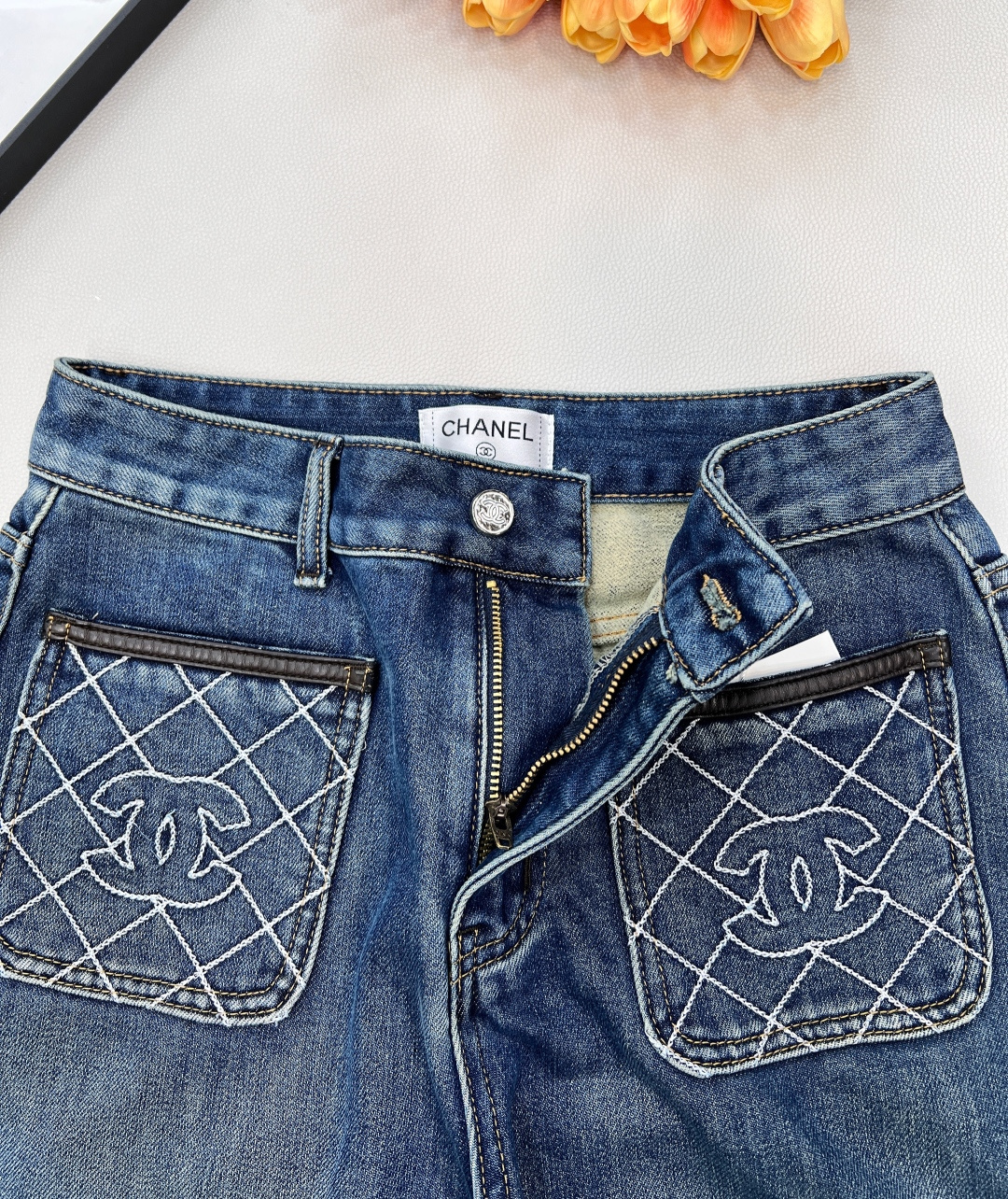 🆕CHANEL新款小香风-冬季抓毛加绒直筒牛仔裤👖秋冬必备系列，采用原色酵母复古怀旧水洗工艺精选进口牛仔