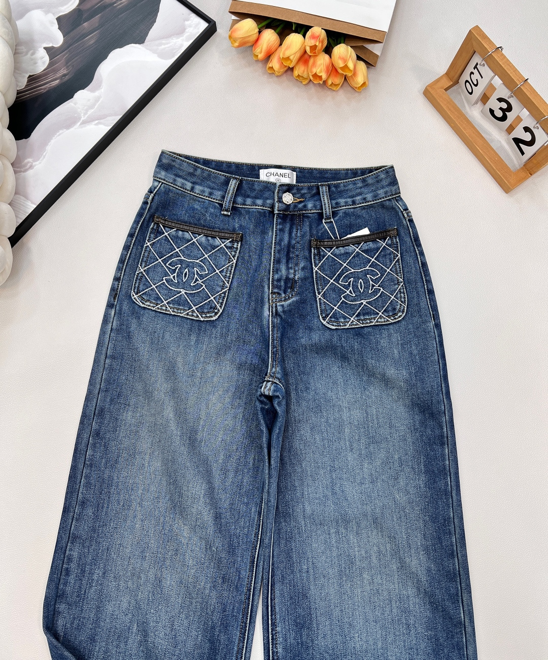 🆕CHANEL新款小香风-冬季抓毛加绒直筒牛仔裤👖秋冬必备系列，采用原色酵母复古怀旧水洗工艺精选进口牛仔