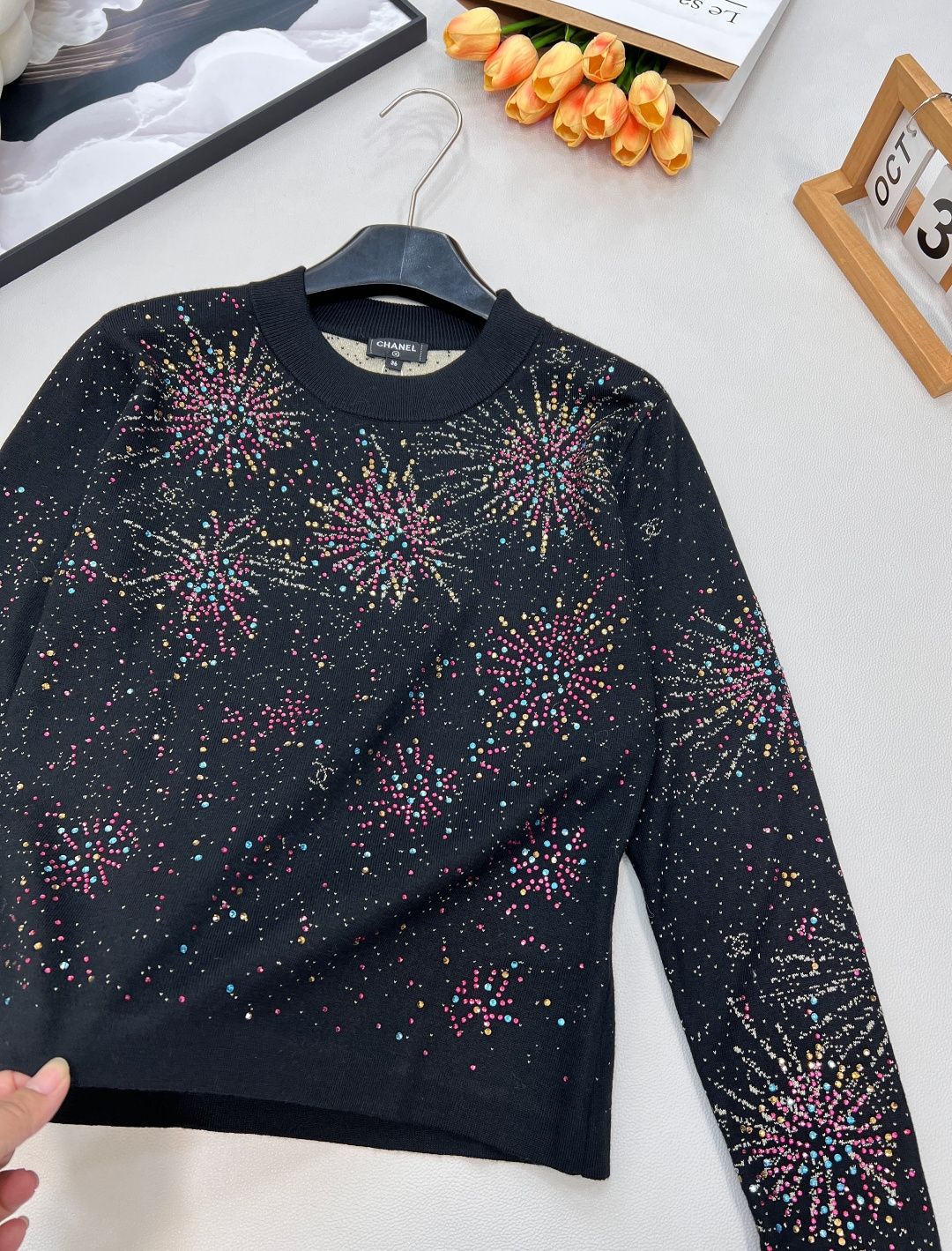 🆕Chanel2025新款圆领烫钻提花针织上衣，定制YB羊绒纱线织造，双层纱线厚度适中，适合秋冬，舒适好