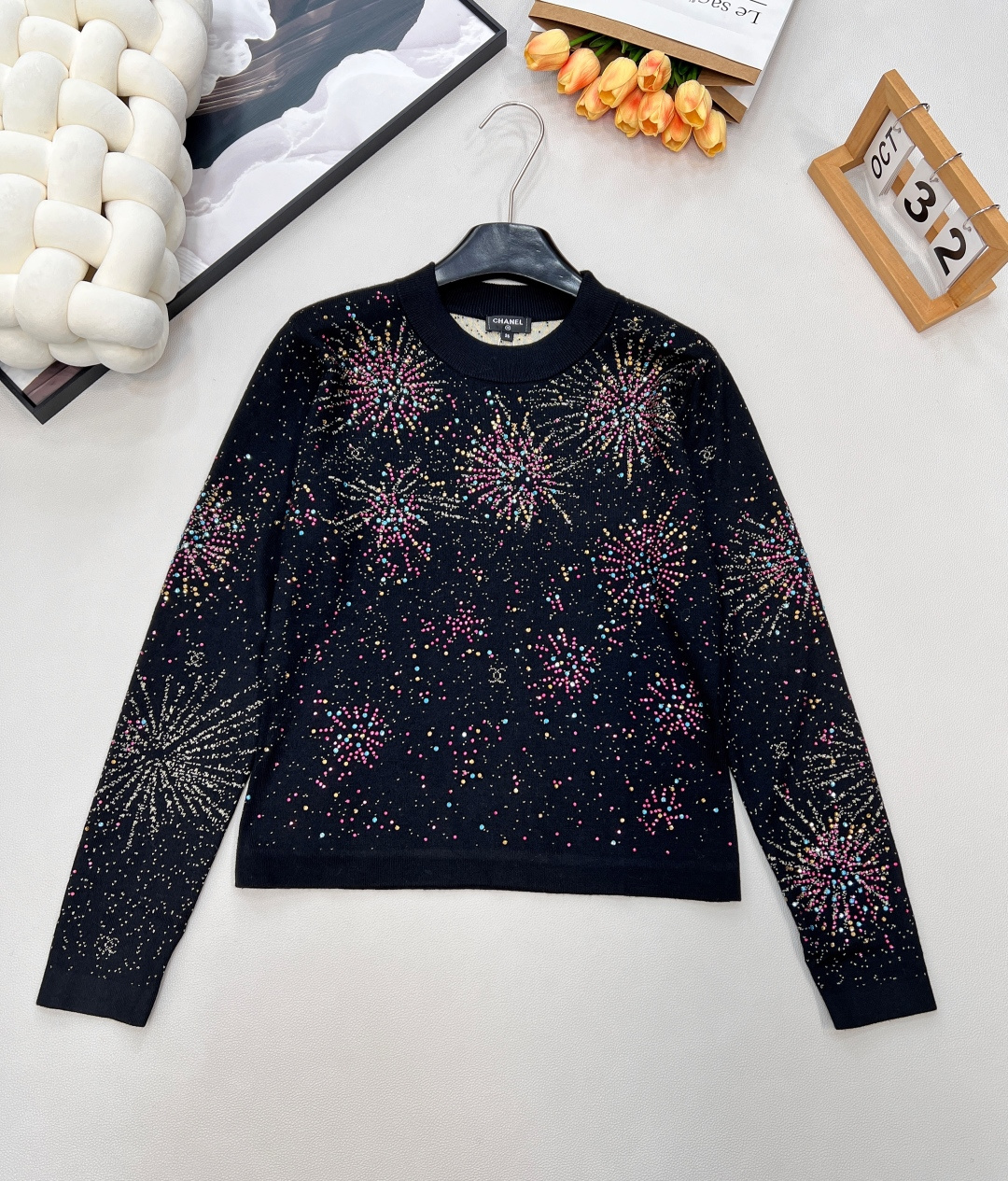 🆕Chanel2025新款圆领烫钻提花针织上衣，定制YB羊绒纱线织造，双层纱线厚度适中，适合秋冬，舒适好