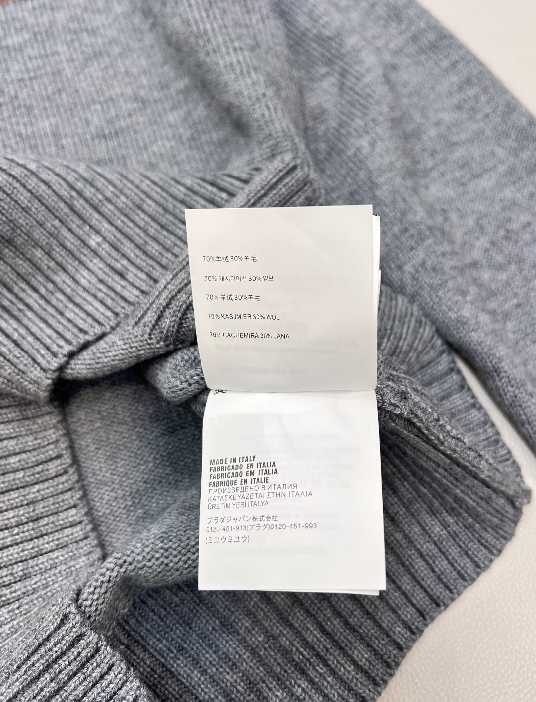 🆕Prada2025新款字母提花徽标宽松套头毛衣，定制YB羊绒羊毛纱线织造，质感高级，舒适柔软，圆领落肩