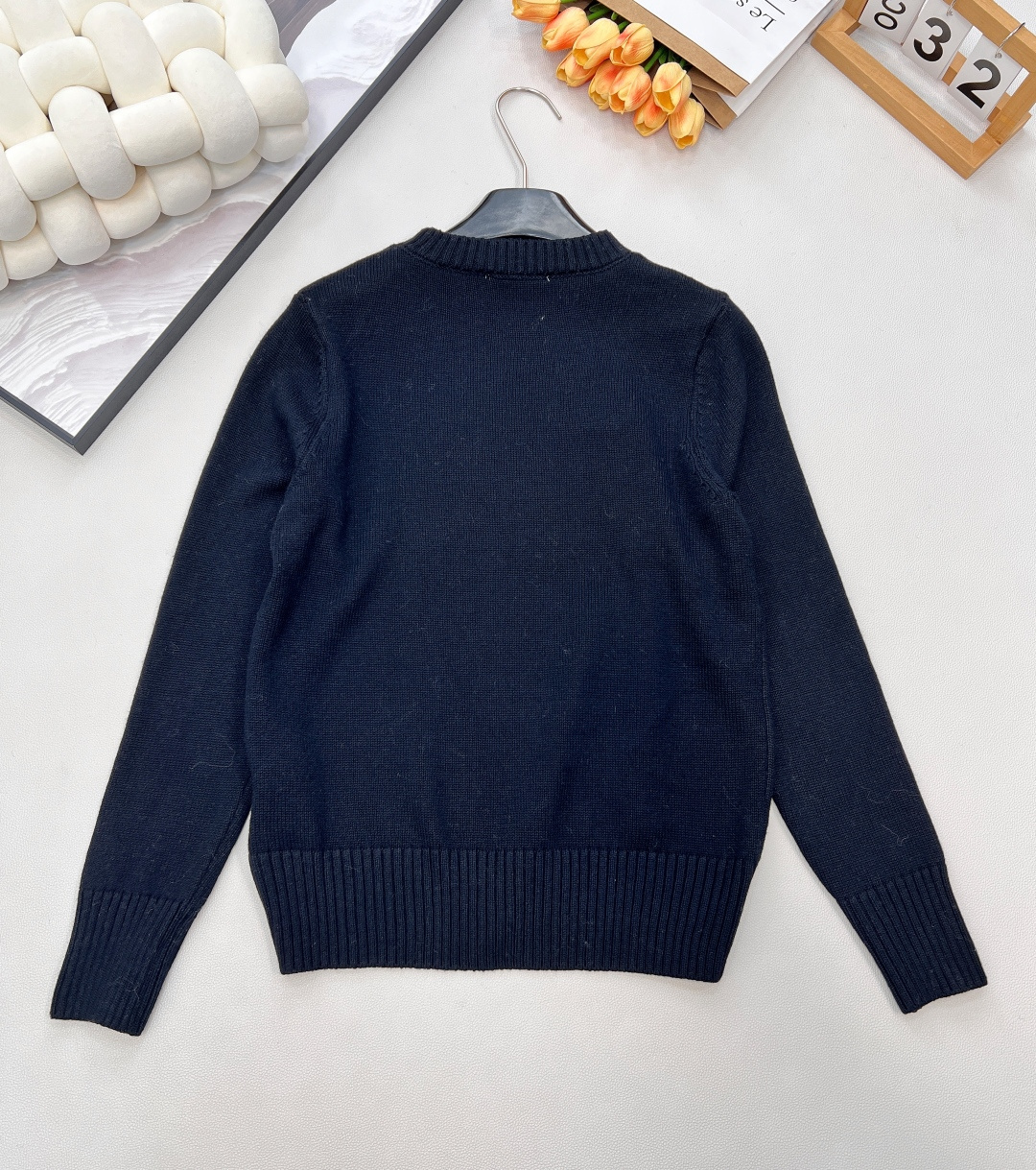 🆕Prada2025新款字母提花徽标宽松套头毛衣，定制YB羊绒羊毛纱线织造，质感高级，舒适柔软，圆领落肩