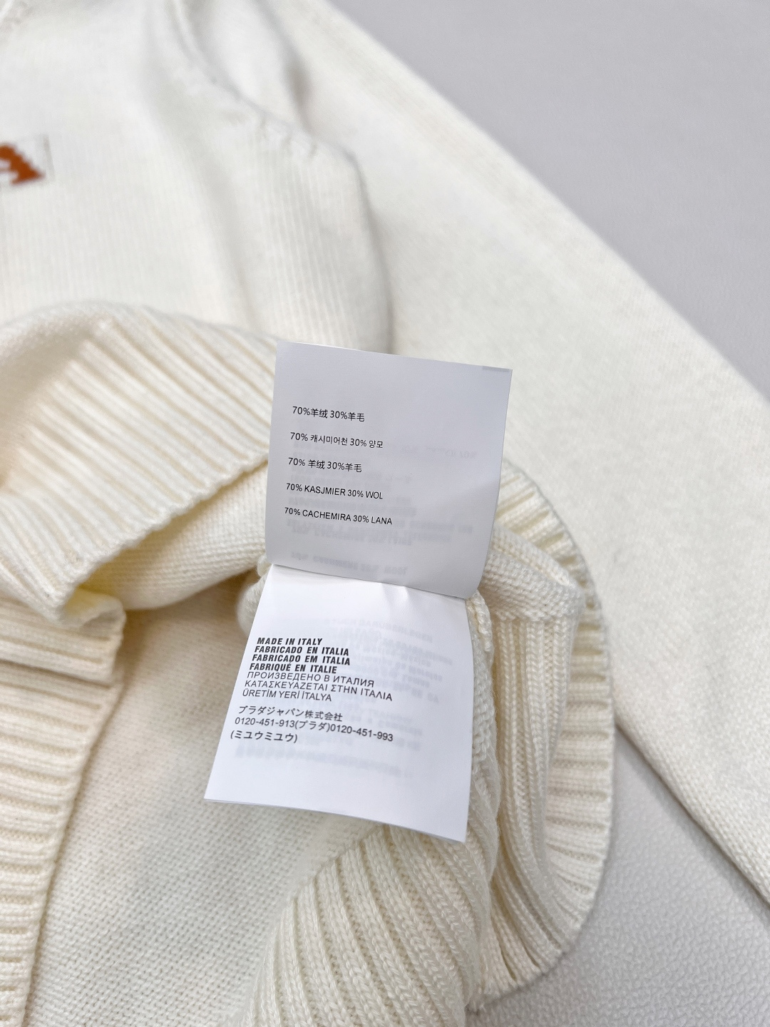 🆕Prada2025新款字母提花徽标宽松套头毛衣，定制YB羊绒羊毛纱线织造，质感高级，舒适柔软，圆领落肩