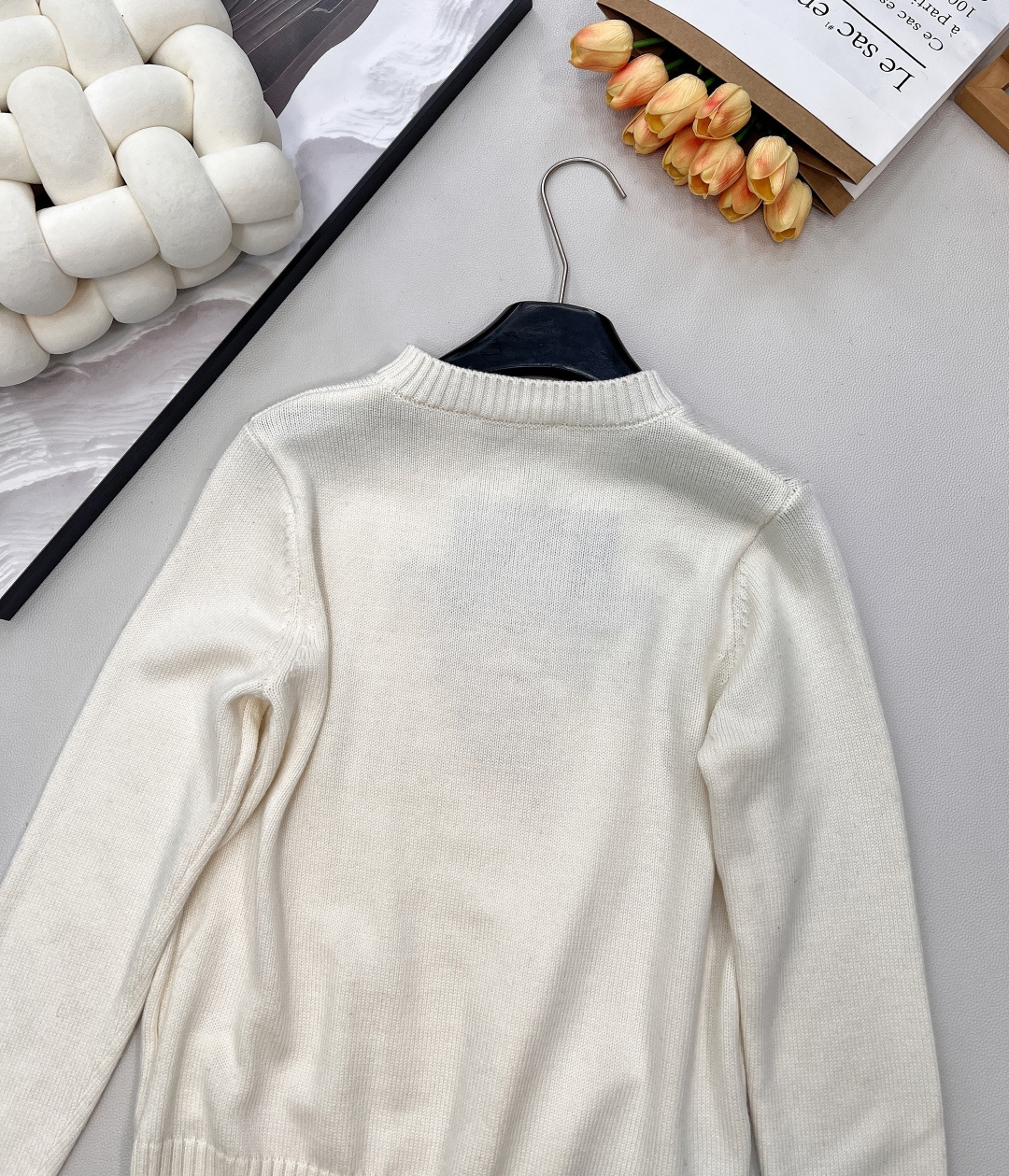 🆕Prada2025新款字母提花徽标宽松套头毛衣，定制YB羊绒羊毛纱线织造，质感高级，舒适柔软，圆领落肩