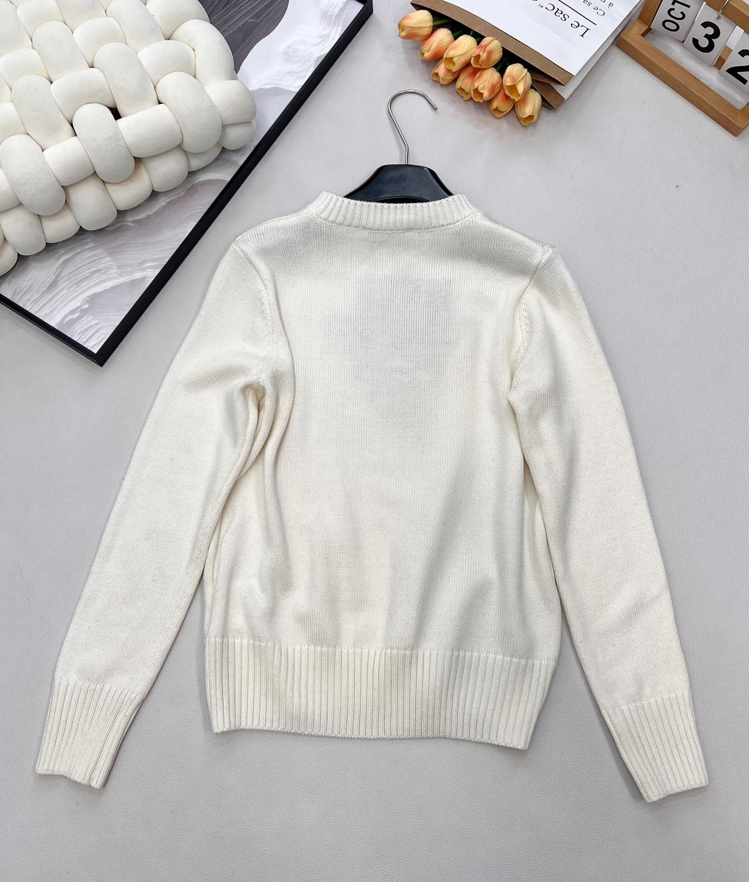 🆕Prada2025新款字母提花徽标宽松套头毛衣，定制YB羊绒羊毛纱线织造，质感高级，舒适柔软，圆领落肩