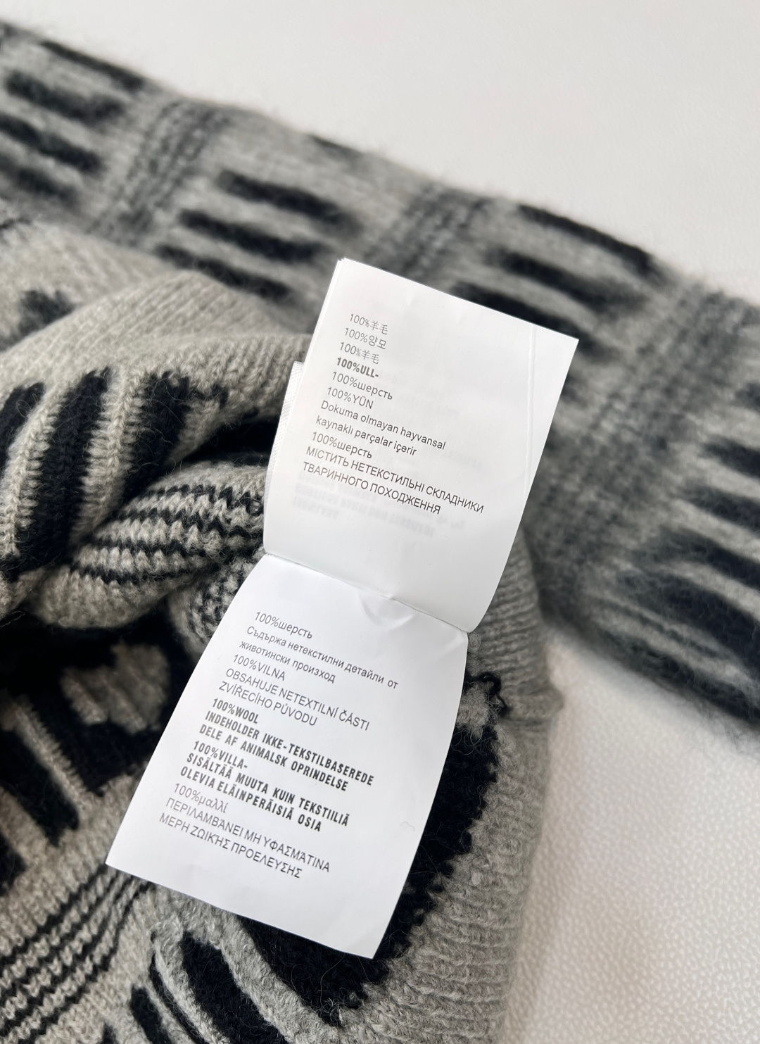 🆕 MIUMIU 提花满字母爱心羊毛连帽针织衫时尚保暖两不误！让你在寒冷的天气里也能保持甜美可爱～选取丰