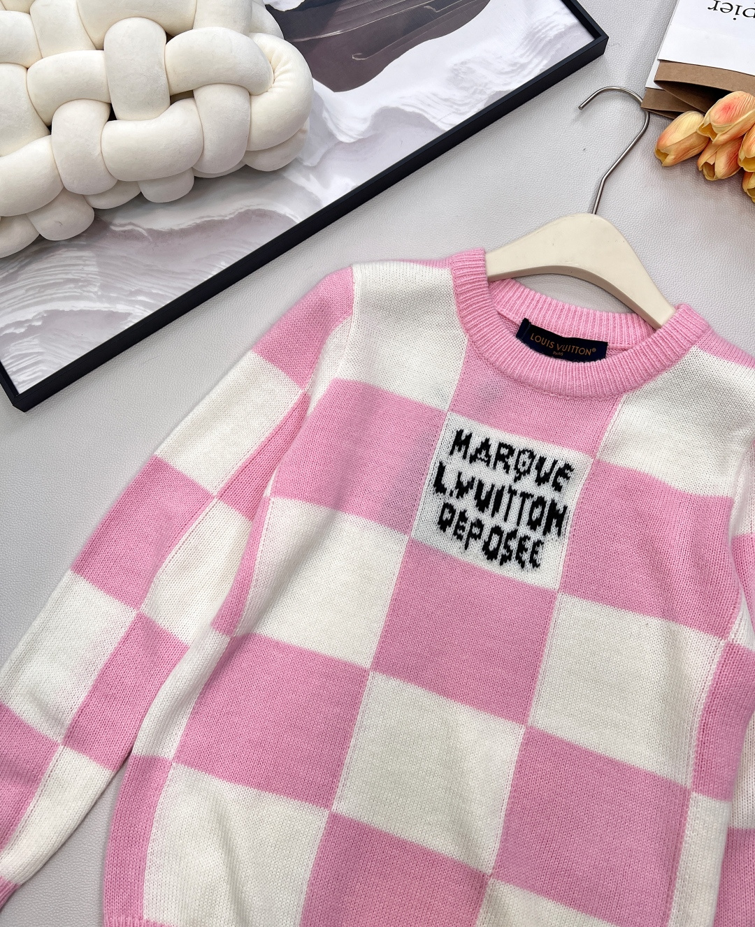 🆕LOUIS VUITTON新款棋盘格针织上衣， 个性的撞色棋盘格图案设计简直精致进骨子里了 高级感一下