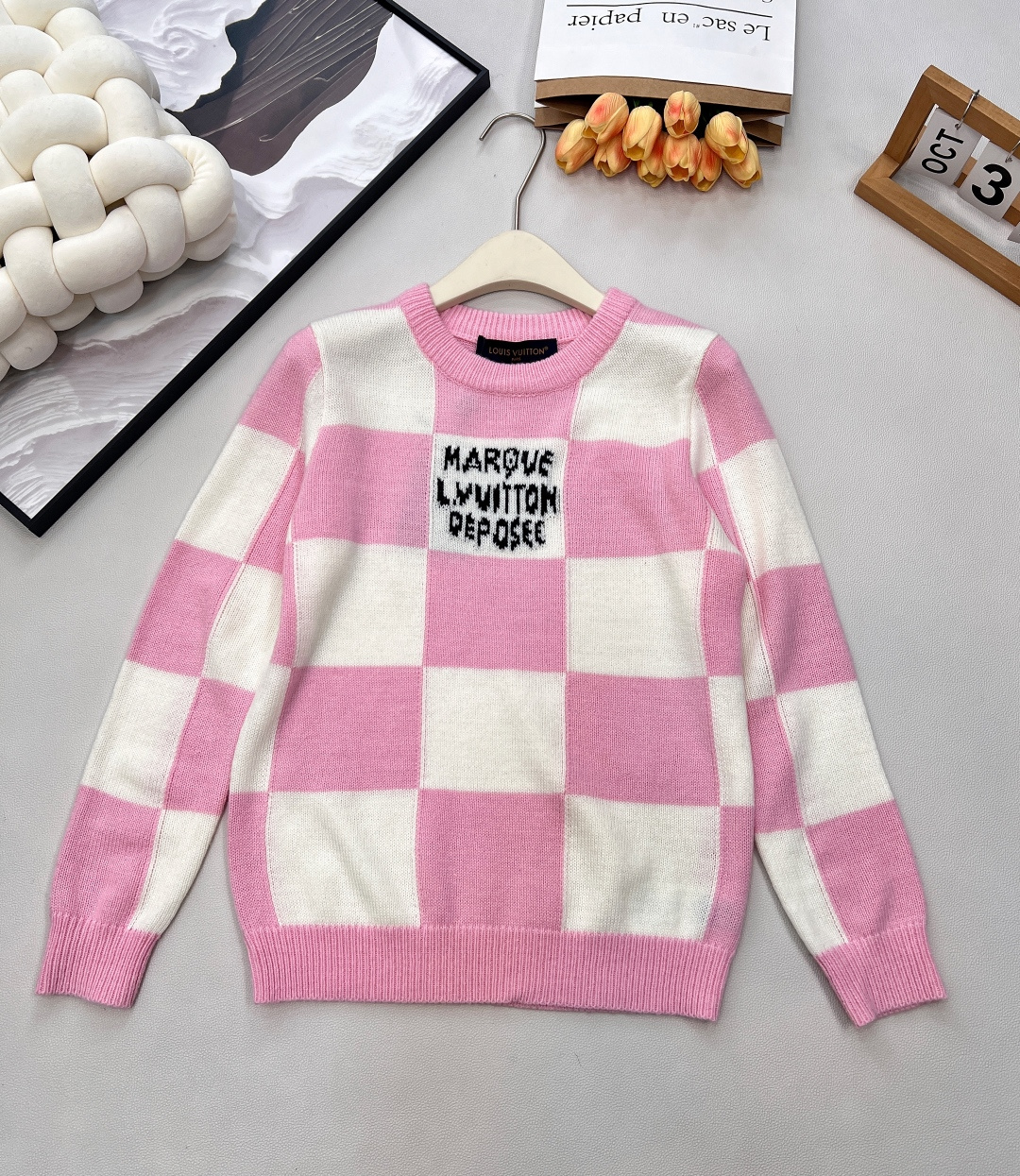 🆕LOUIS VUITTON新款棋盘格针织上衣， 个性的撞色棋盘格图案设计简直精致进骨子里了 高级感一下