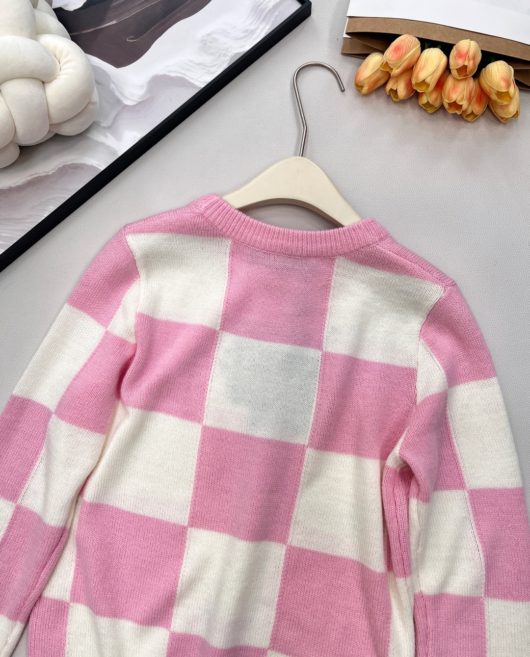 🆕LOUIS VUITTON新款棋盘格针织上衣， 个性的撞色棋盘格图案设计简直精致进骨子里了 高级感一下