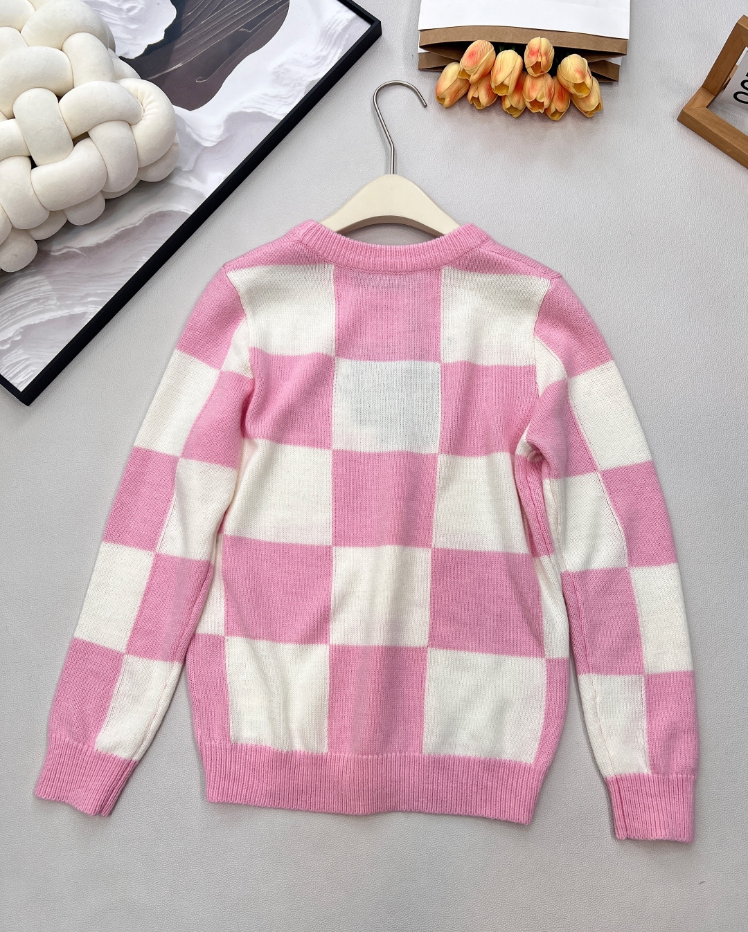 🆕LOUIS VUITTON新款棋盘格针织上衣， 个性的撞色棋盘格图案设计简直精致进骨子里了 高级感一下