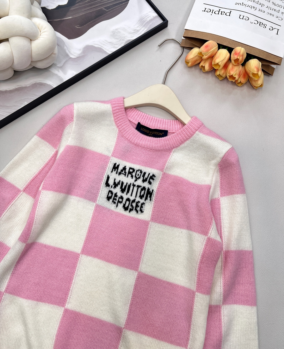 🆕LOUIS VUITTON新款棋盘格针织上衣， 个性的撞色棋盘格图案设计简直精致进骨子里了 高级感一下