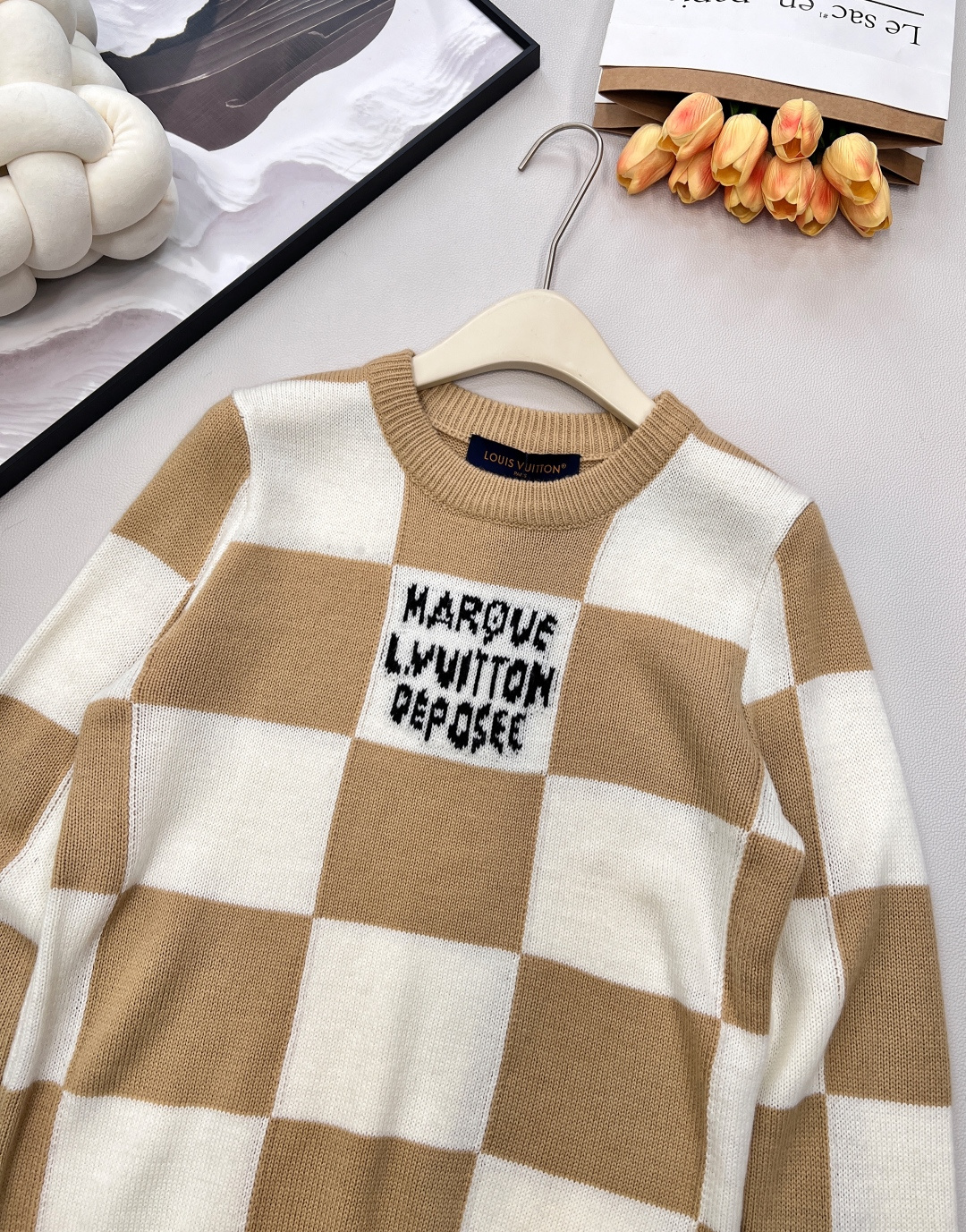 🆕LOUIS VUITTON新款棋盘格针织上衣， 个性的撞色棋盘格图案设计简直精致进骨子里了 高级感一下