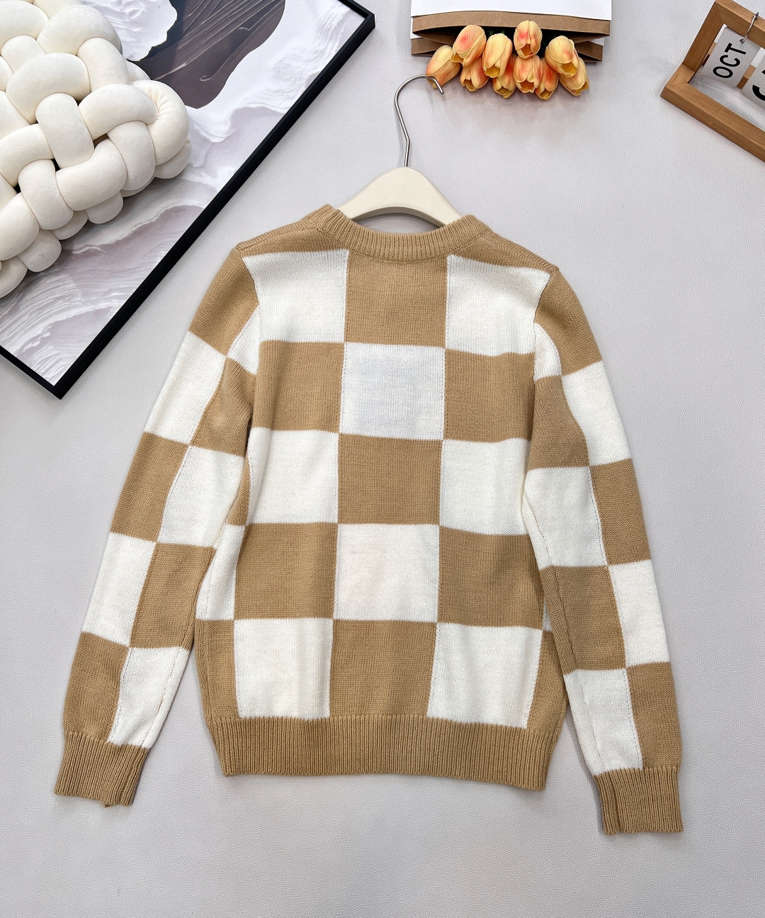 🆕LOUIS VUITTON新款棋盘格针织上衣， 个性的撞色棋盘格图案设计简直精致进骨子里了 高级感一下